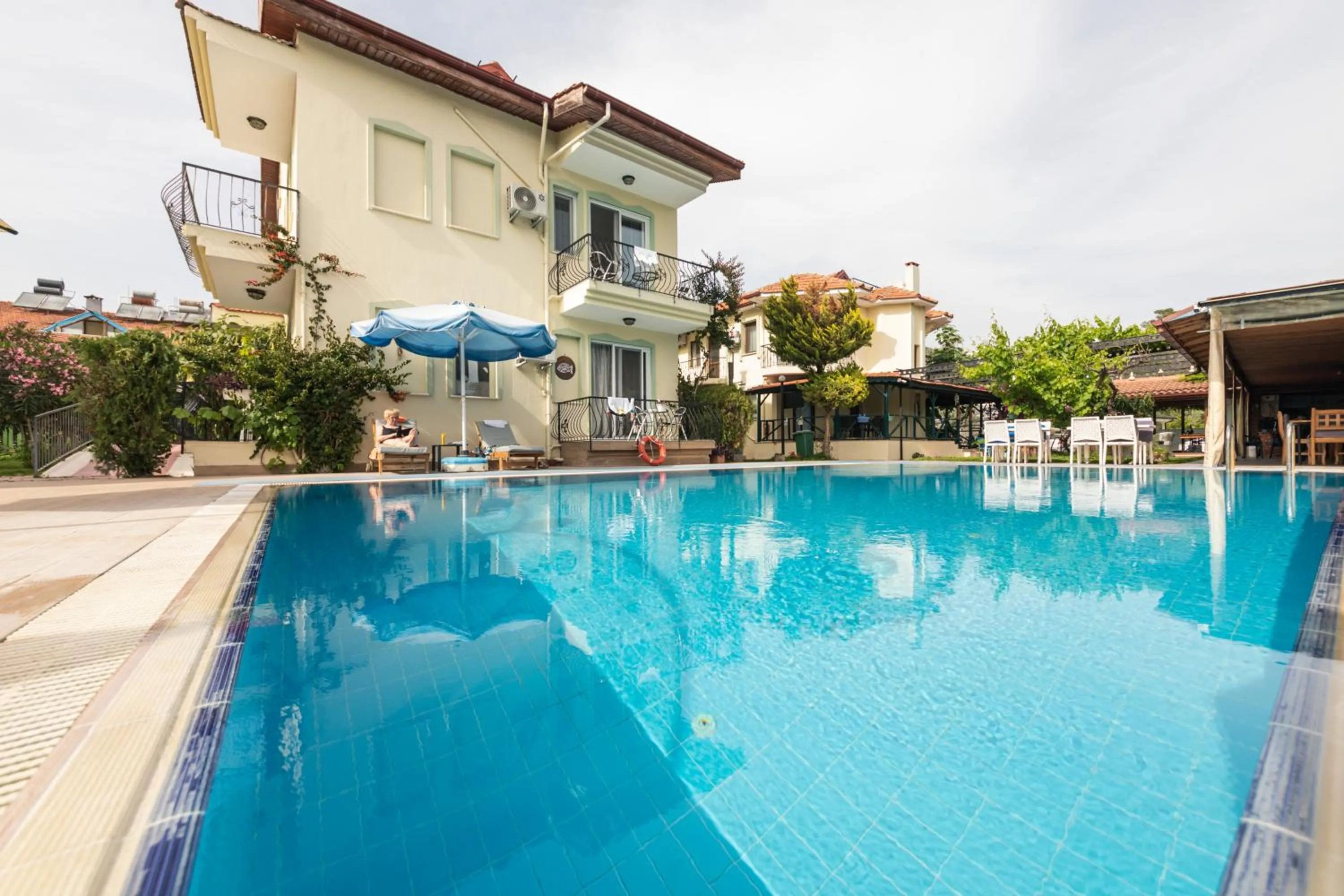 Pool view in Dedeminn Garden Hotel
