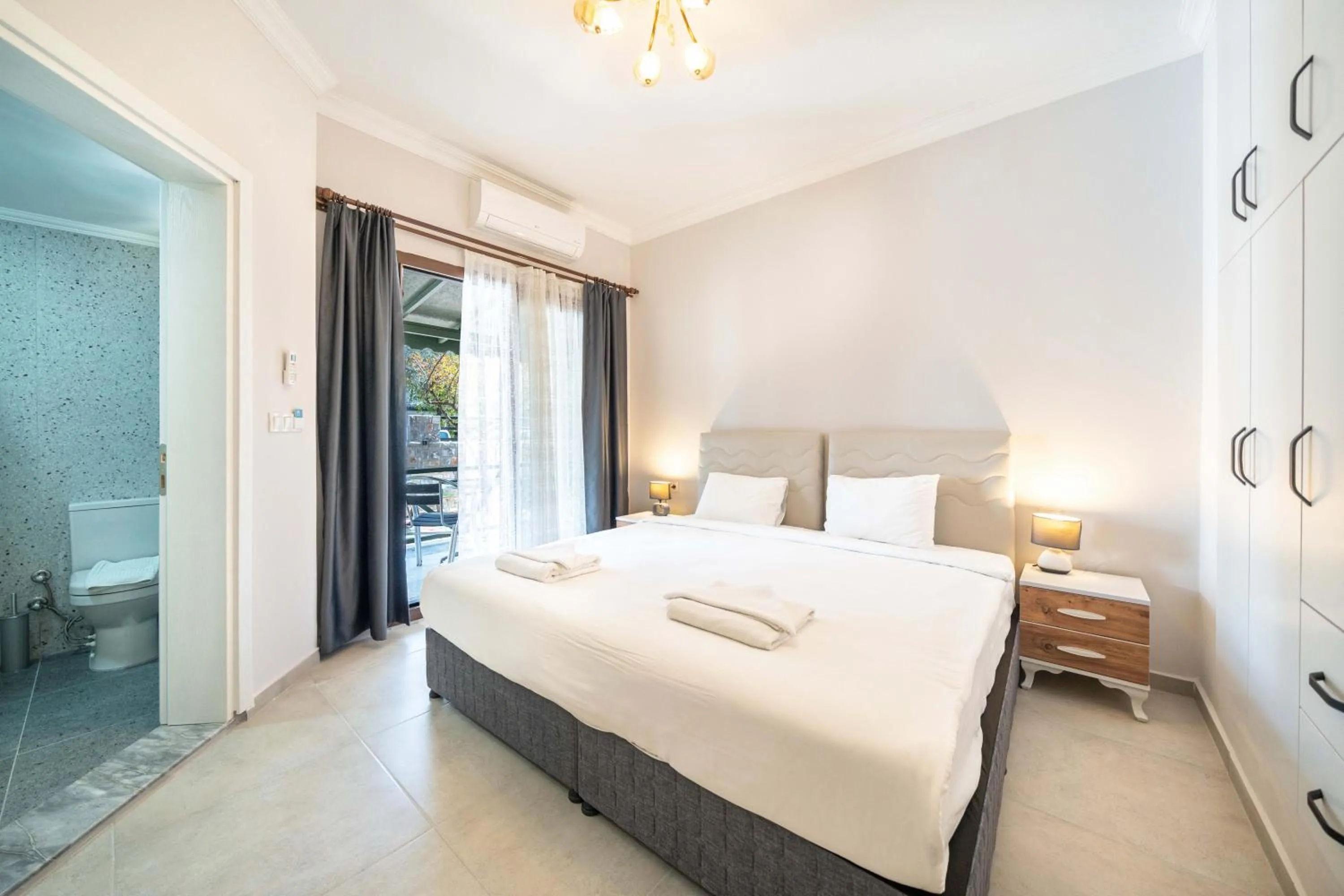 Bed in Dedeminn Garden Hotel