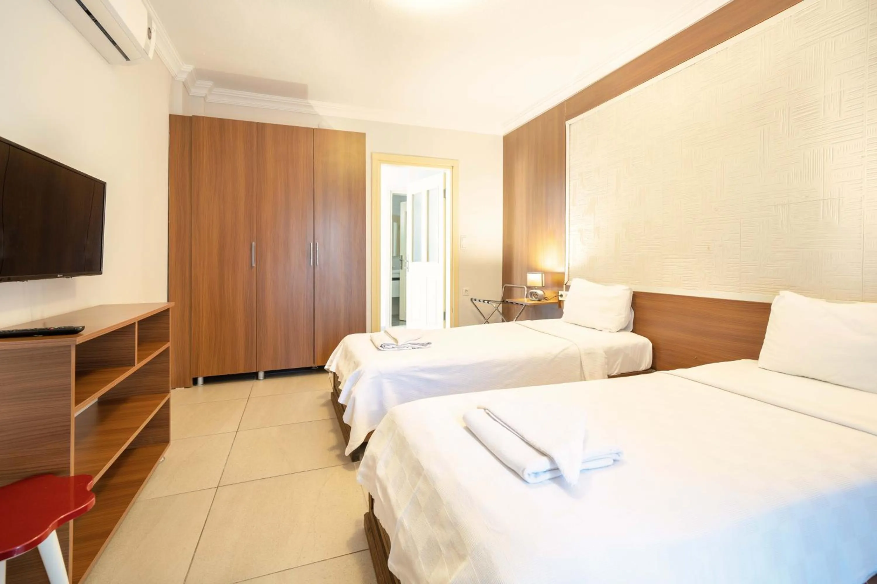 Bed in Dedeminn Garden Hotel