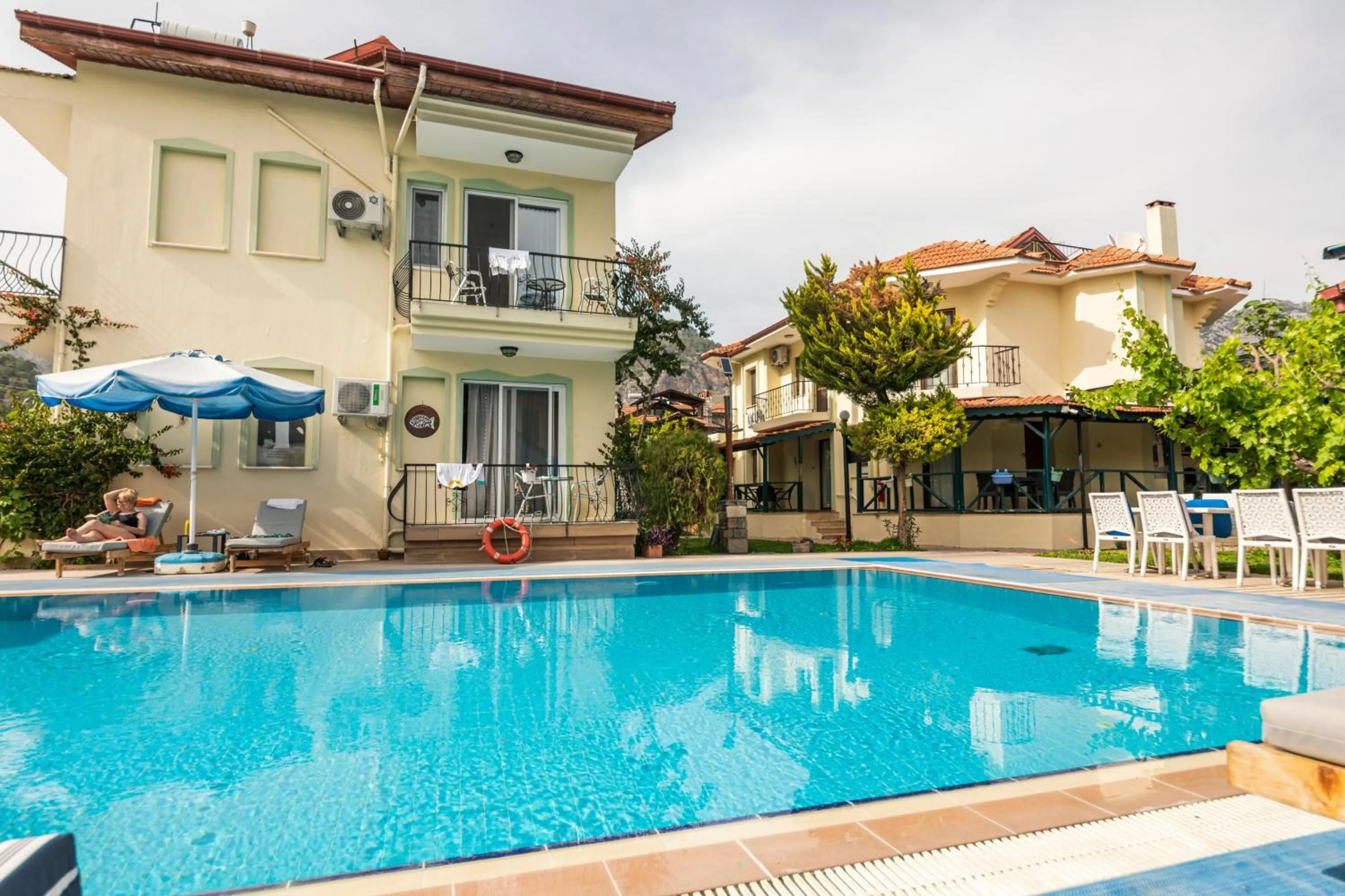 Swimming pool in Dedeminn Garden Hotel