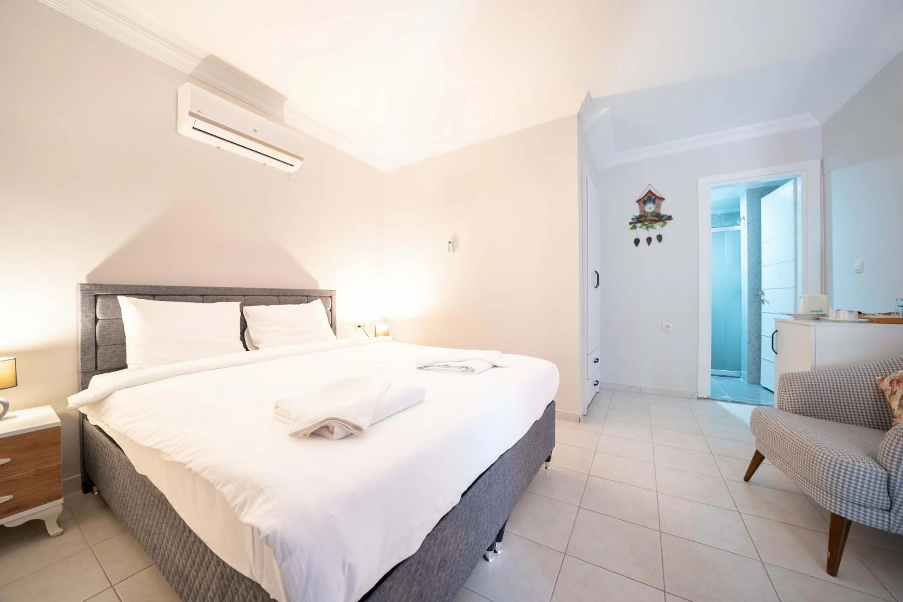 Bed in Dedeminn Garden Hotel