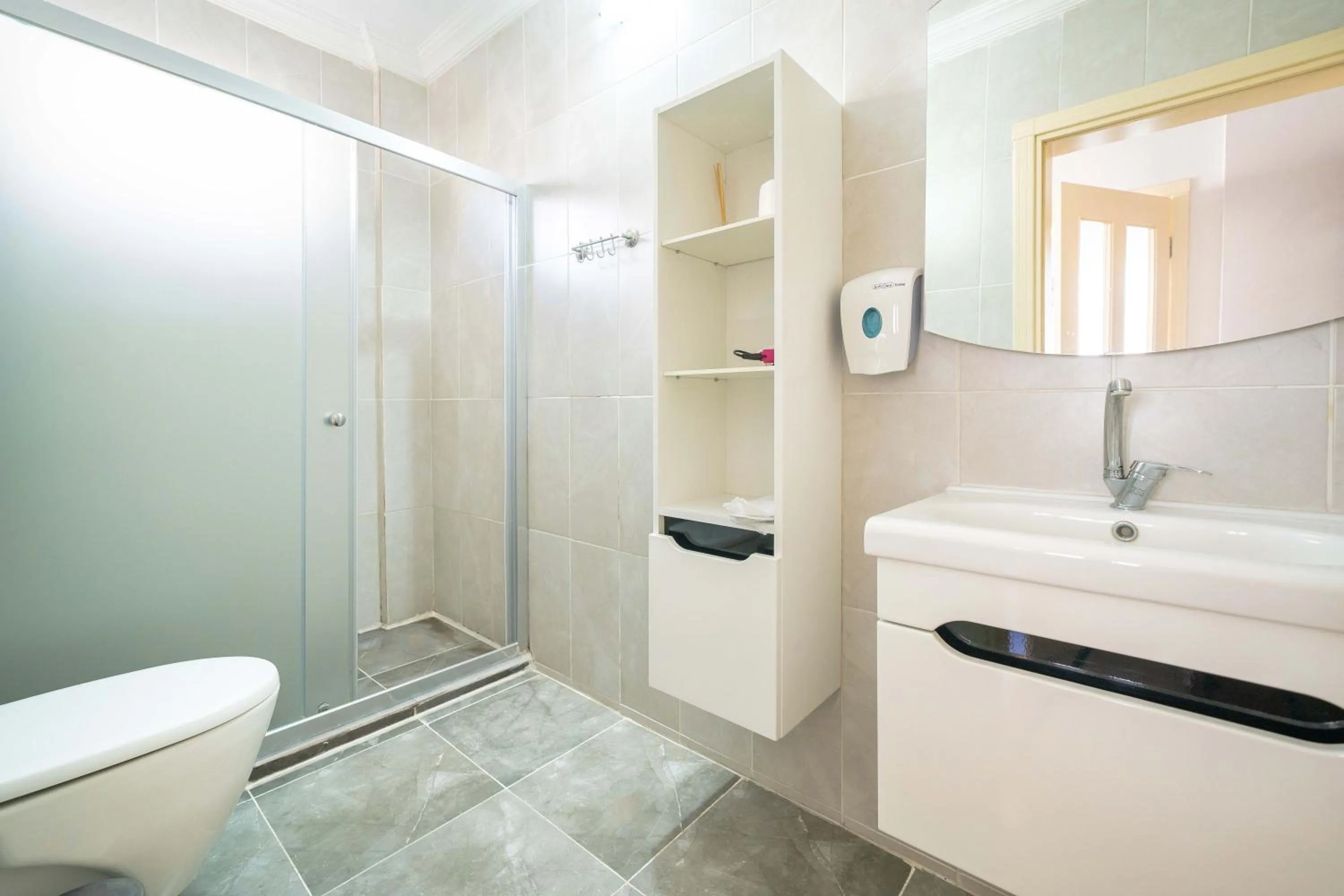 Shower in Dedeminn Garden Hotel