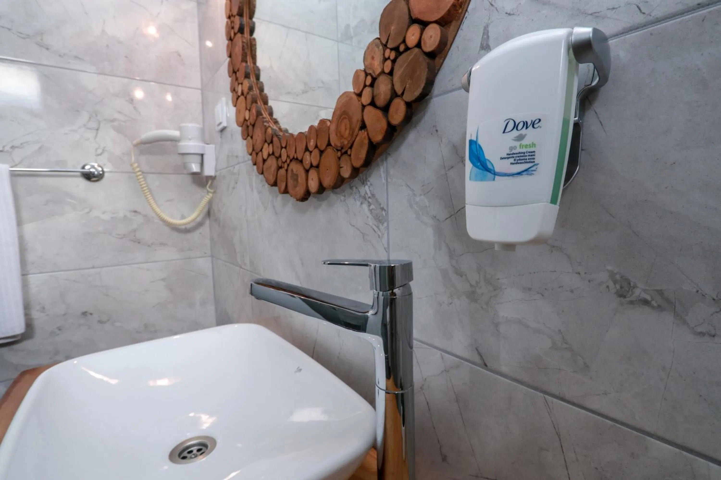 Shower in Dedeminn Garden Hotel