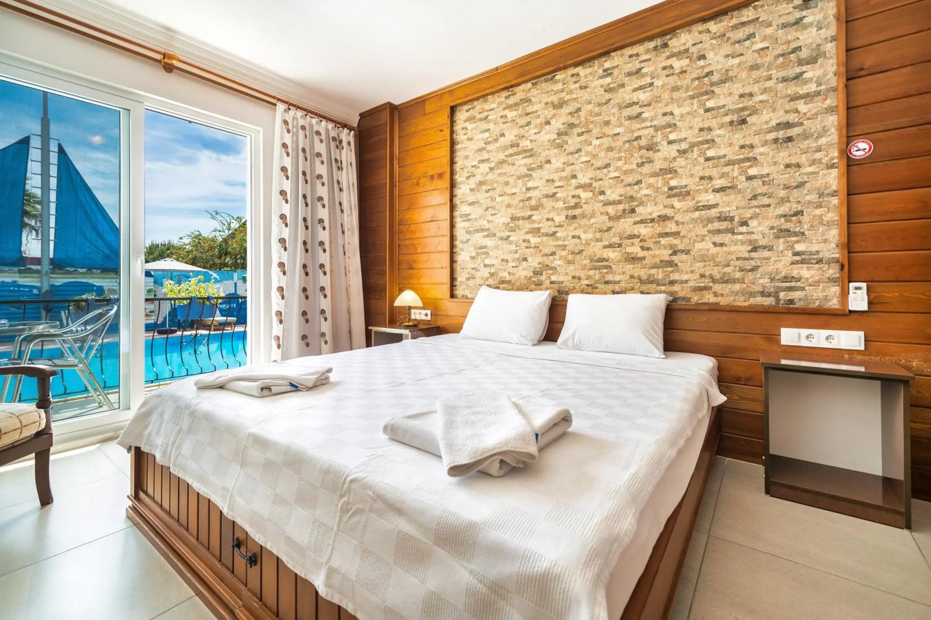 Twin or Double Room with Balcony - single occupancy in Dedeminn Garden Hotel Twin or Double Room with Balcony - single occupancy in Dedeminn Garden Hotel