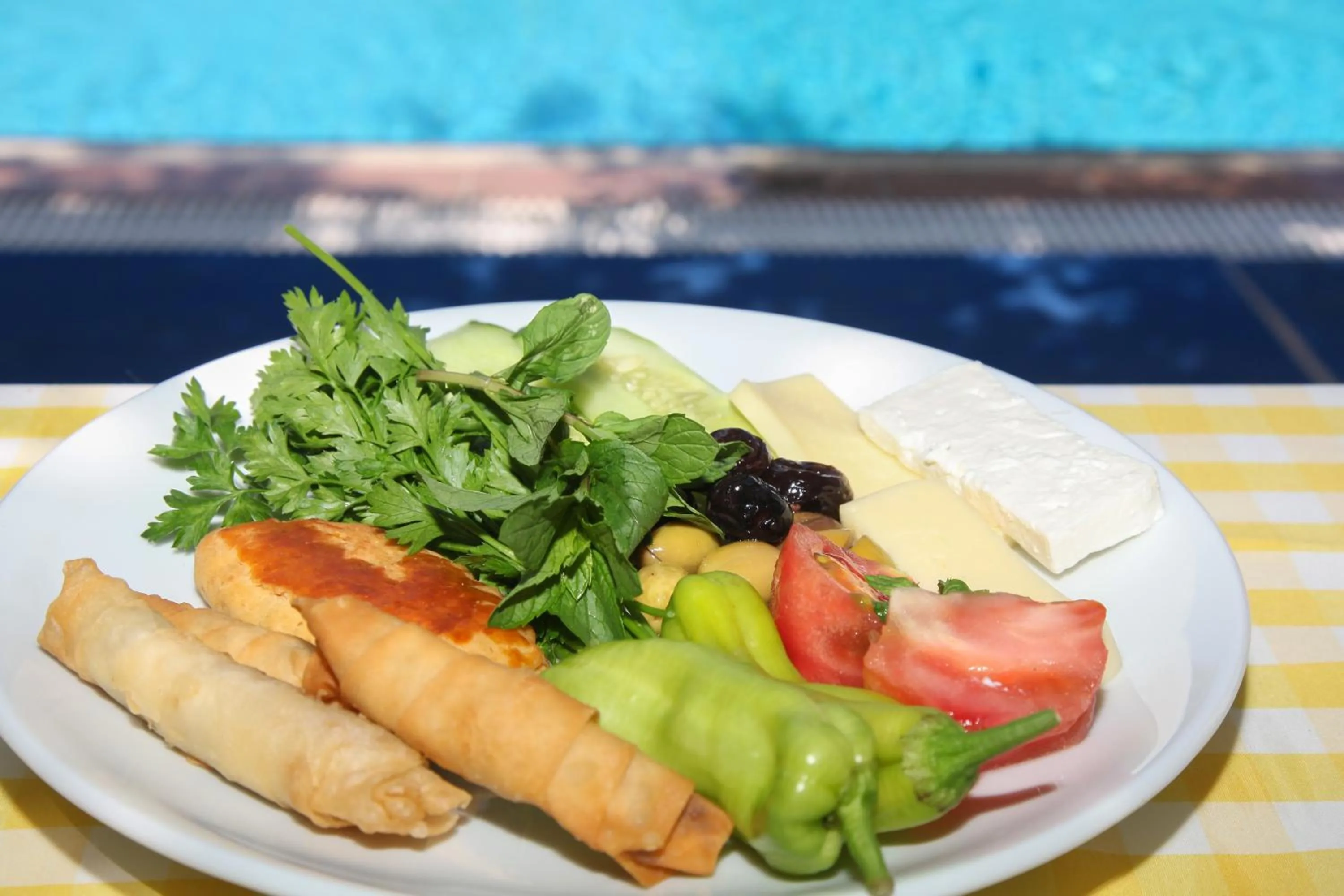 Food and drinks in Dedeminn Garden Hotel