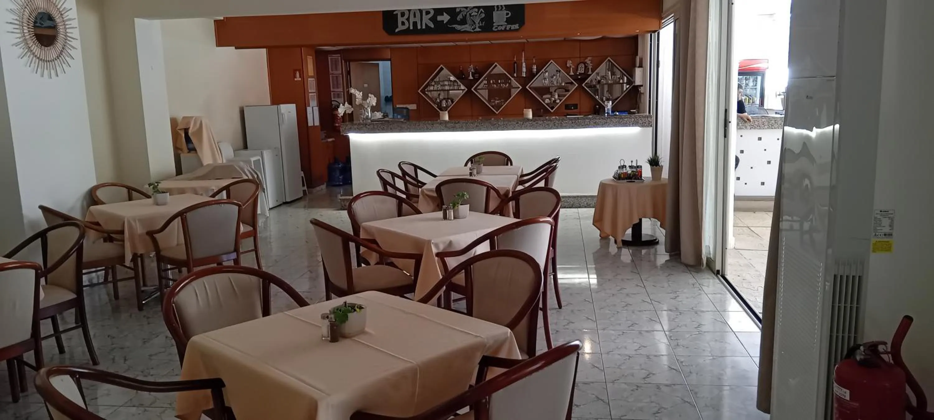 Restaurant/places to eat in Mandalena Hotel Apartments