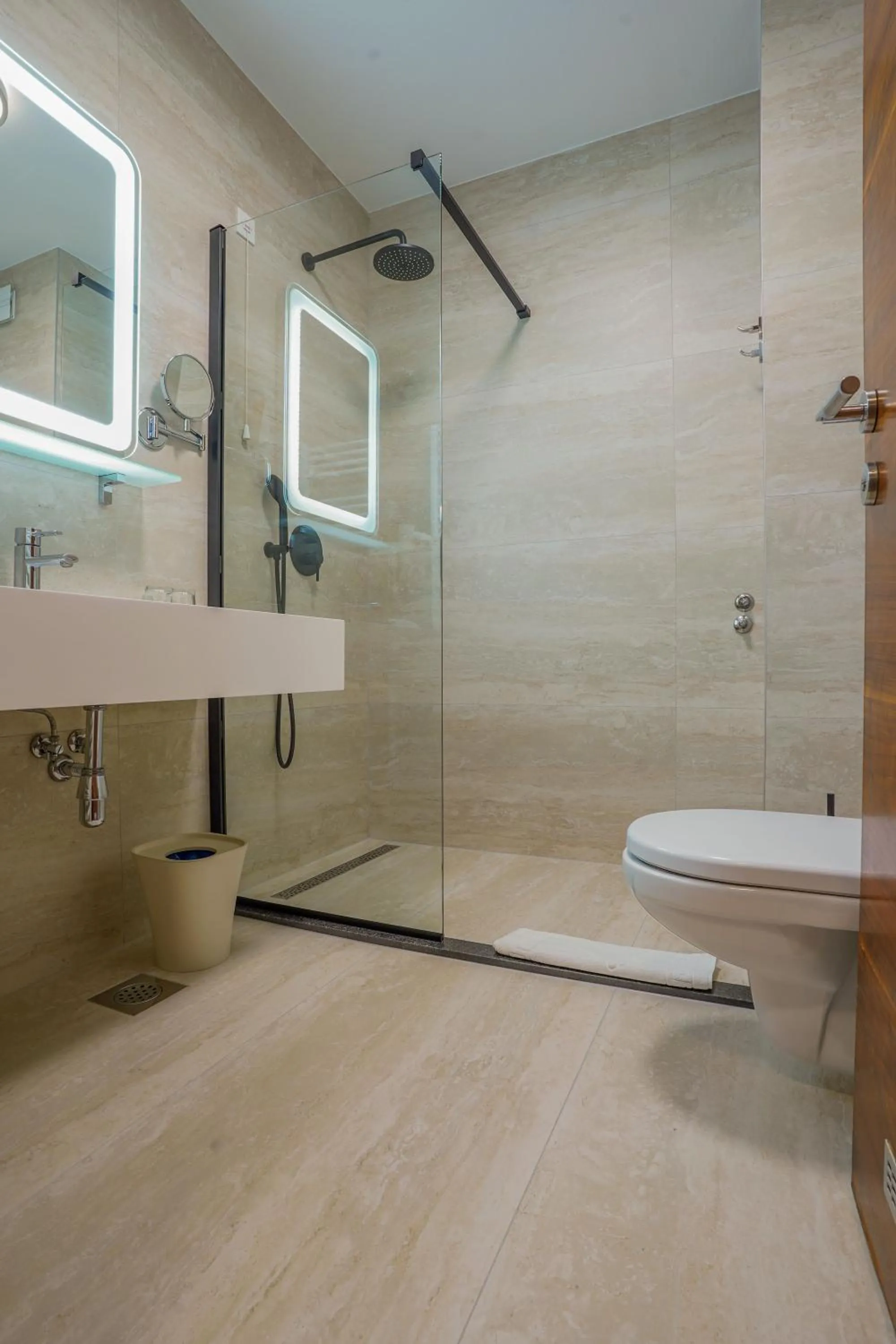 Shower in Hotel Degenija