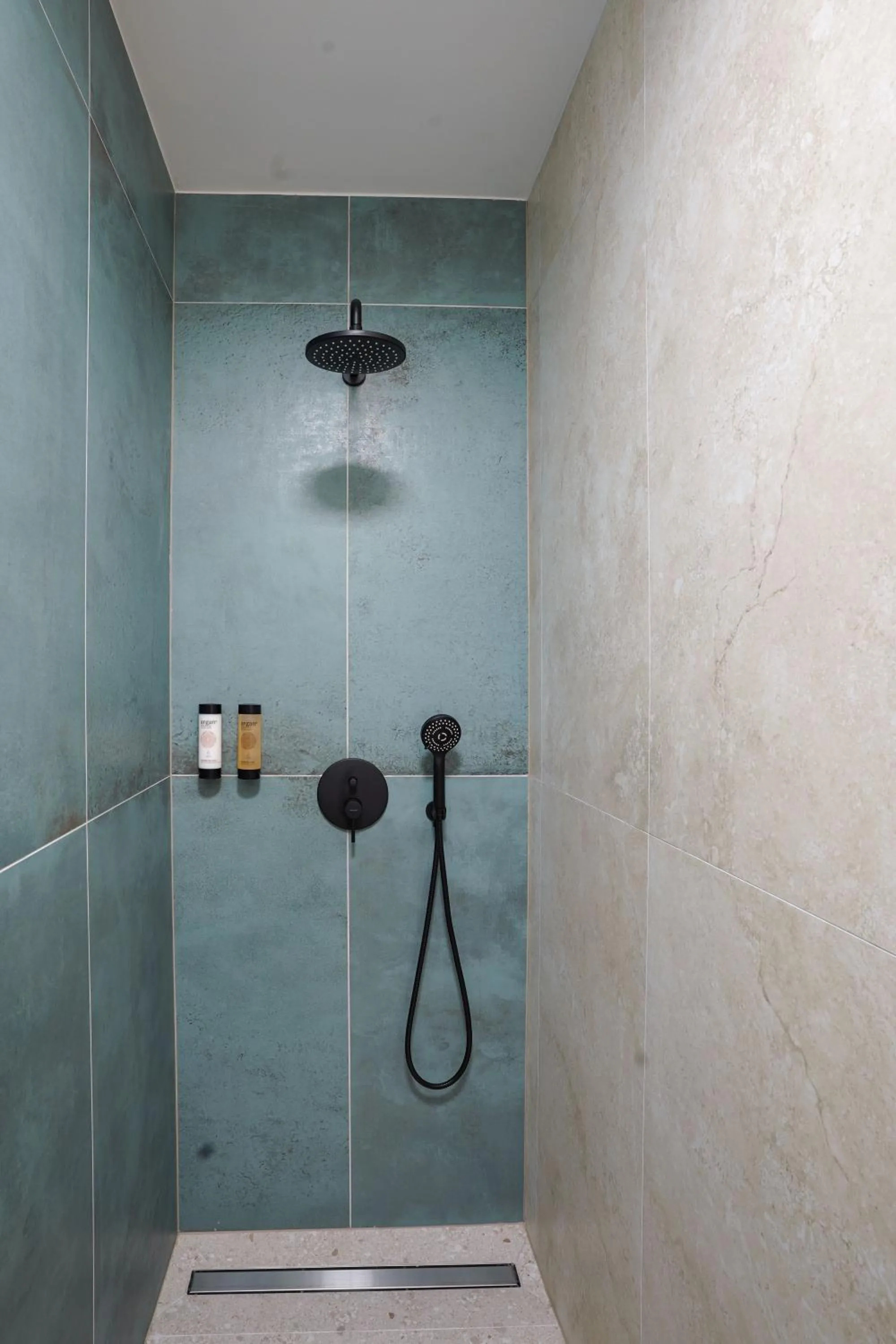 Shower in Hotel Degenija