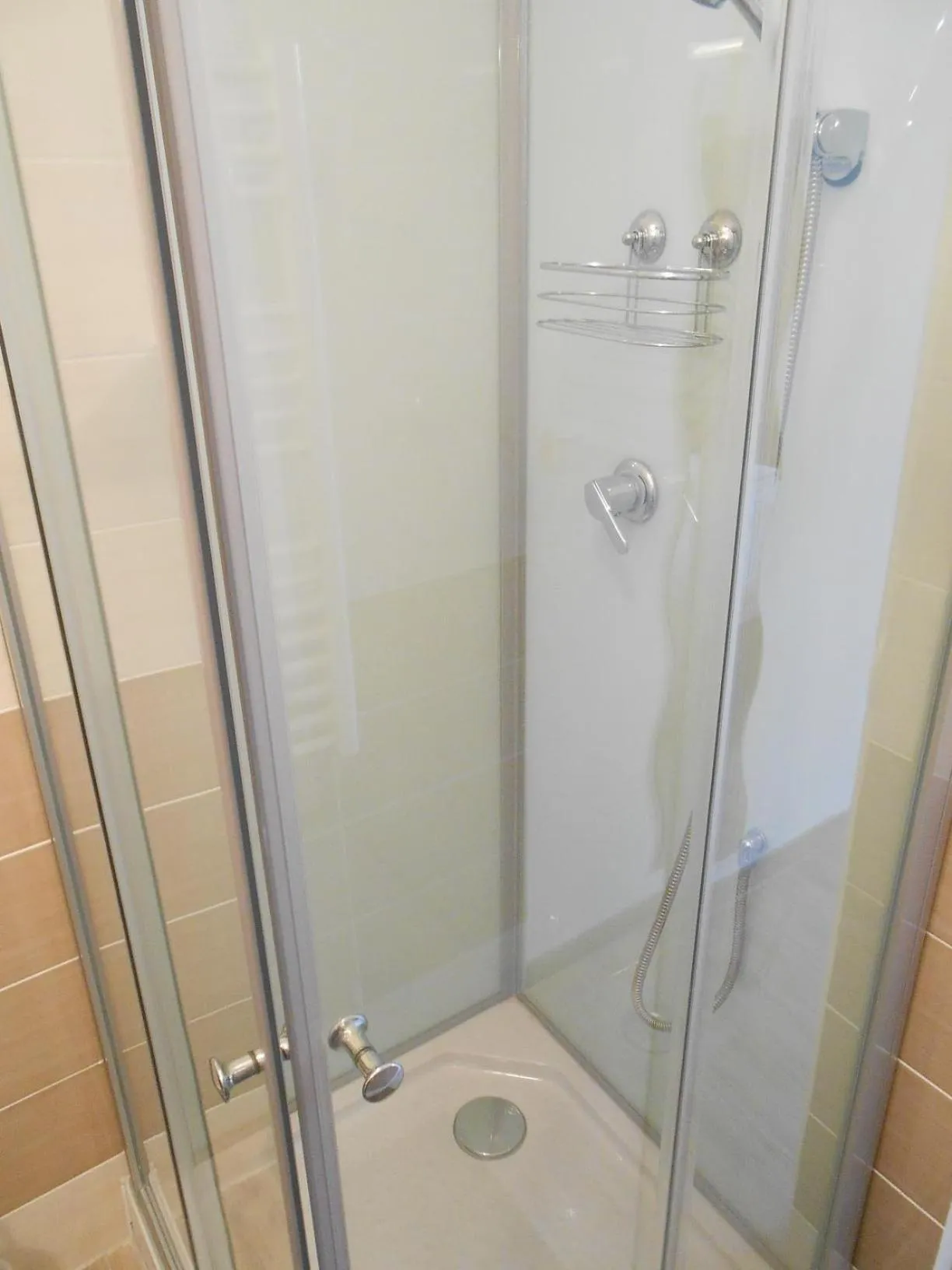 Shower in La Maison d'Olivier