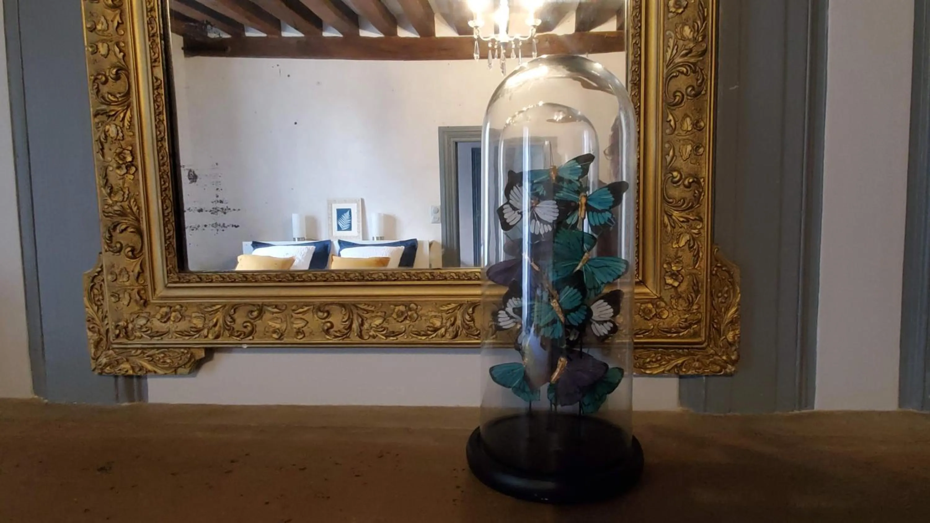 Decorative detail in La Rossignolerie - La familiale Vigneronne