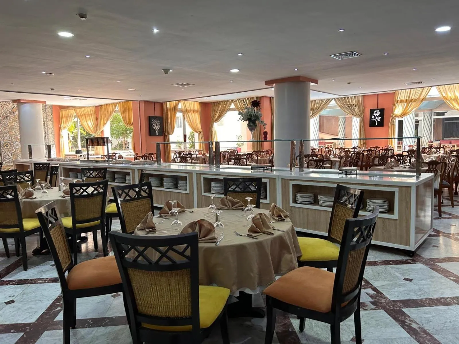 Restaurant/places to eat in Zalagh Parc Palace