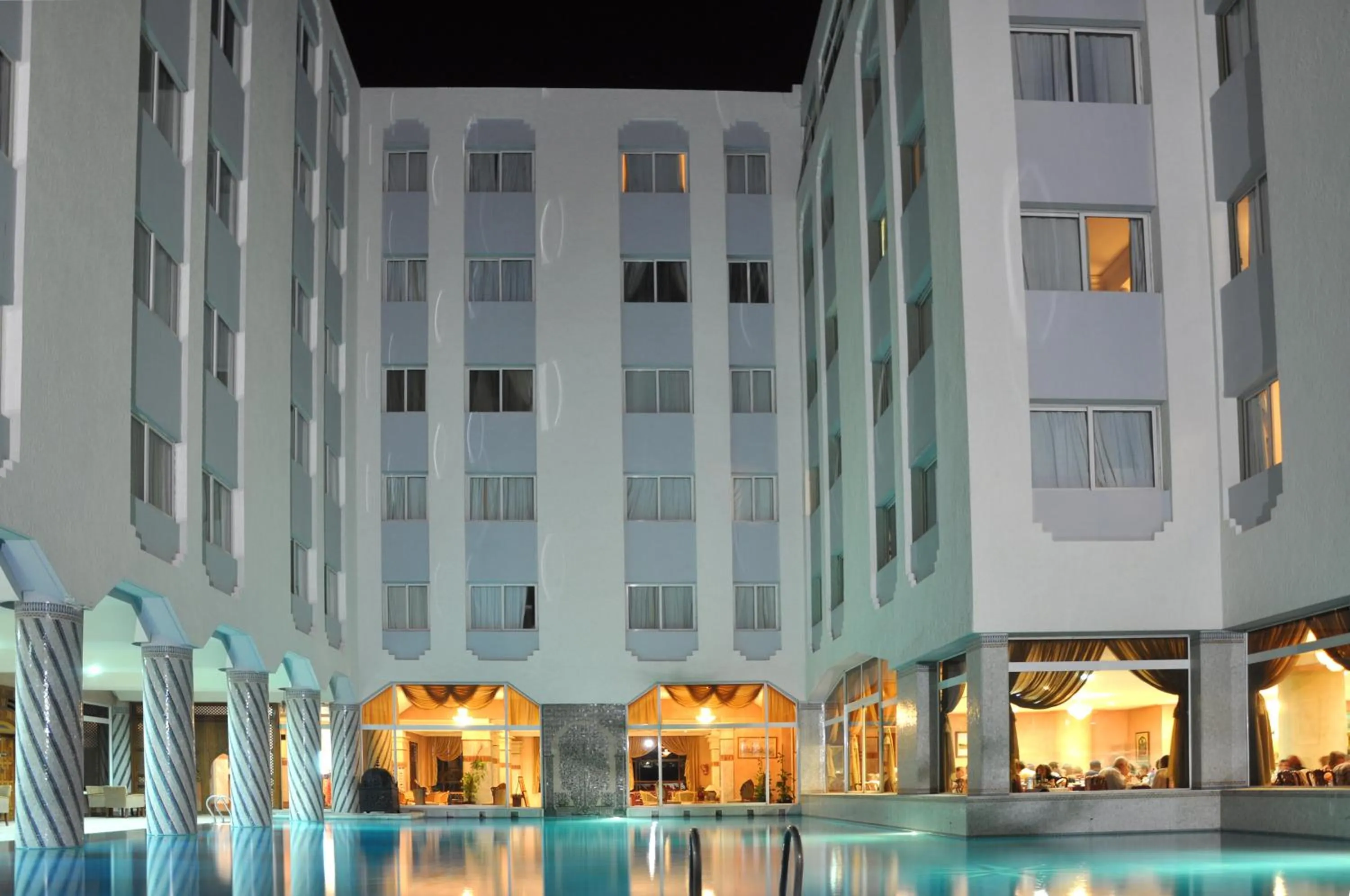 Restaurant/places to eat in Zalagh Parc Palace