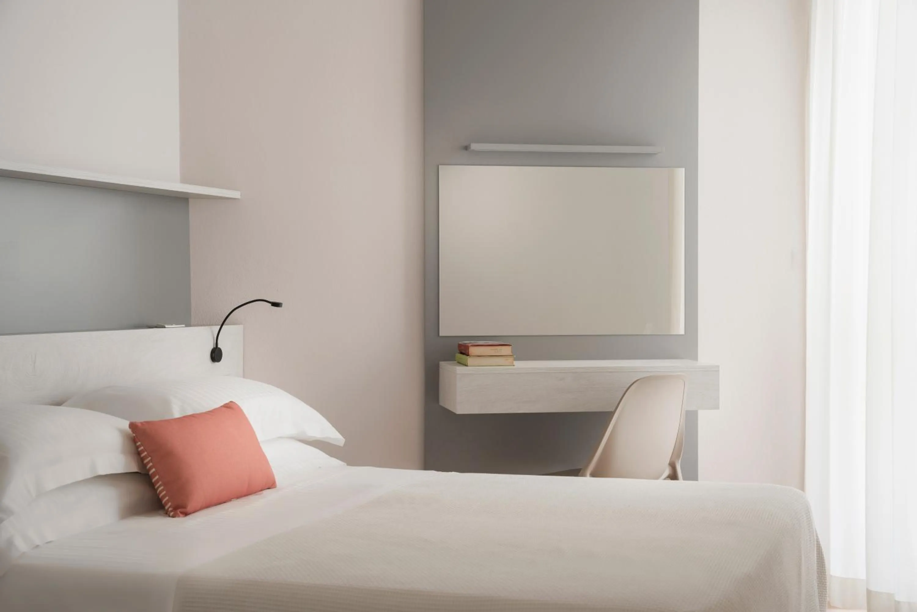 Bed in Hotel Roxy & Beach