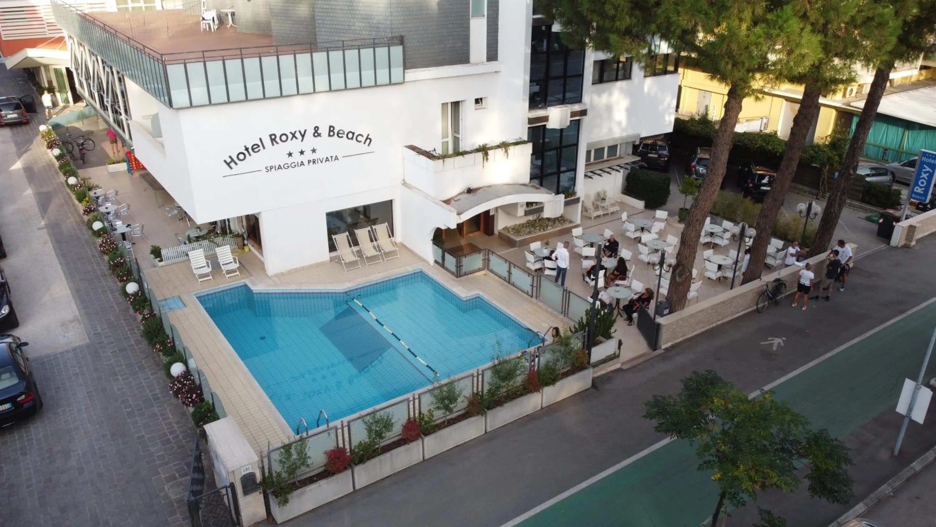 Swimming pool in Hotel Roxy & Beach