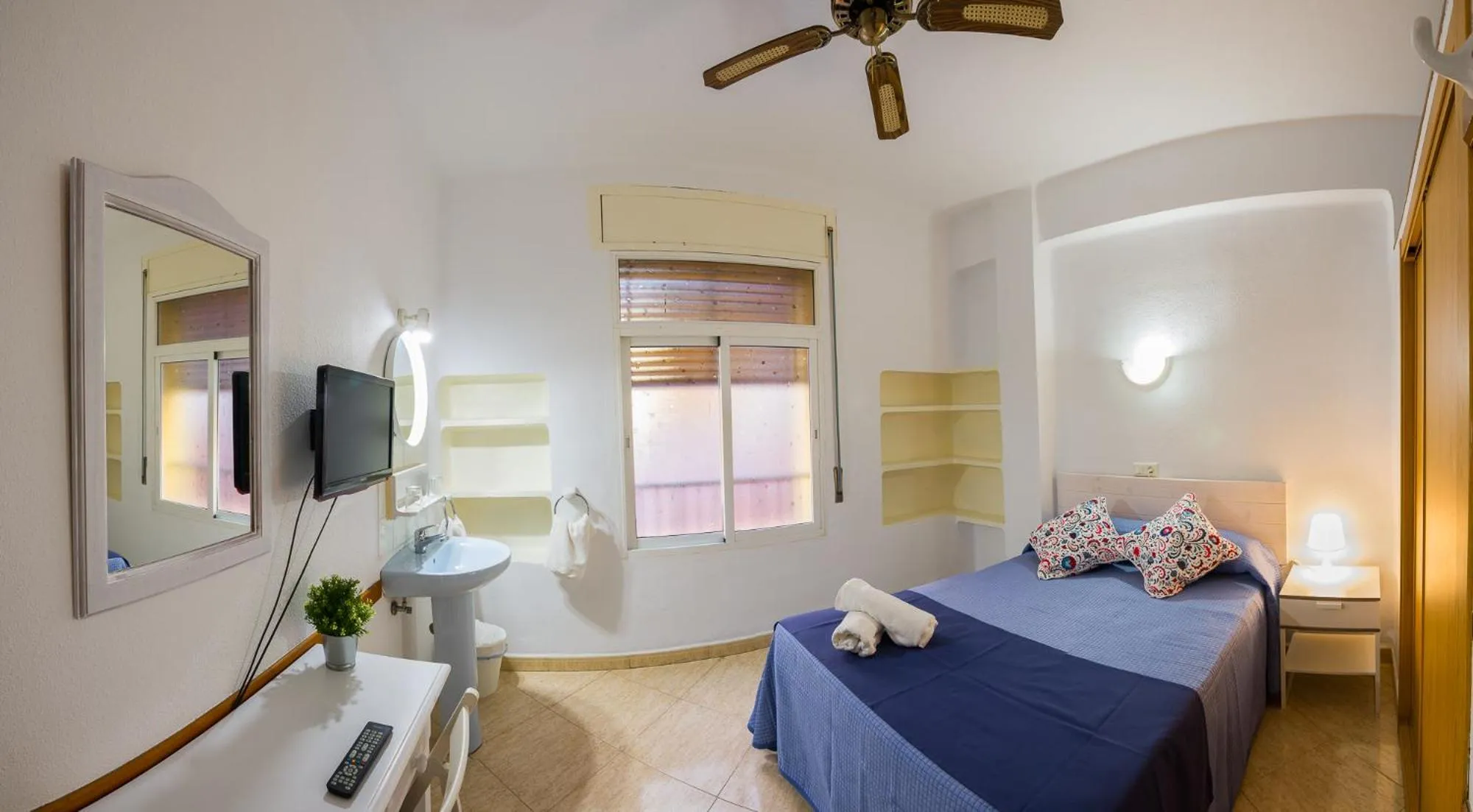 Photo of the whole room, Bed in Hostal Guillot