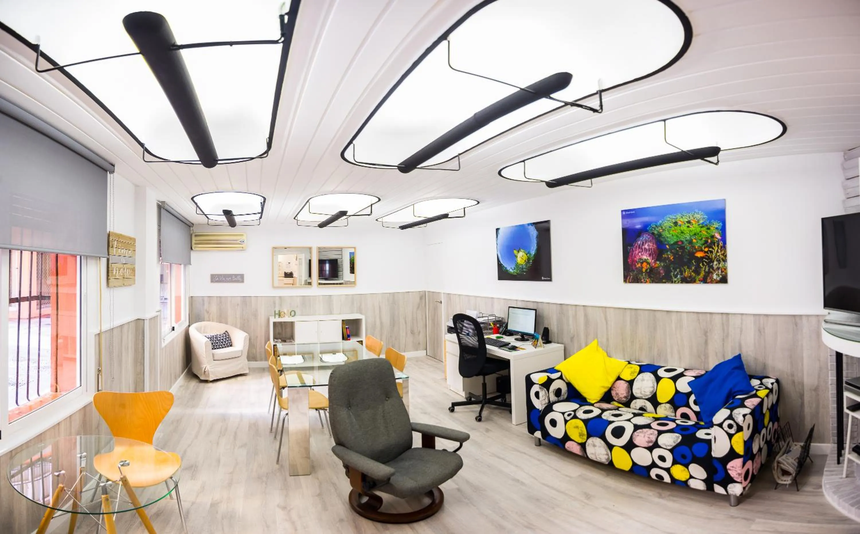 Communal lounge/ TV room in Hostal Guillot