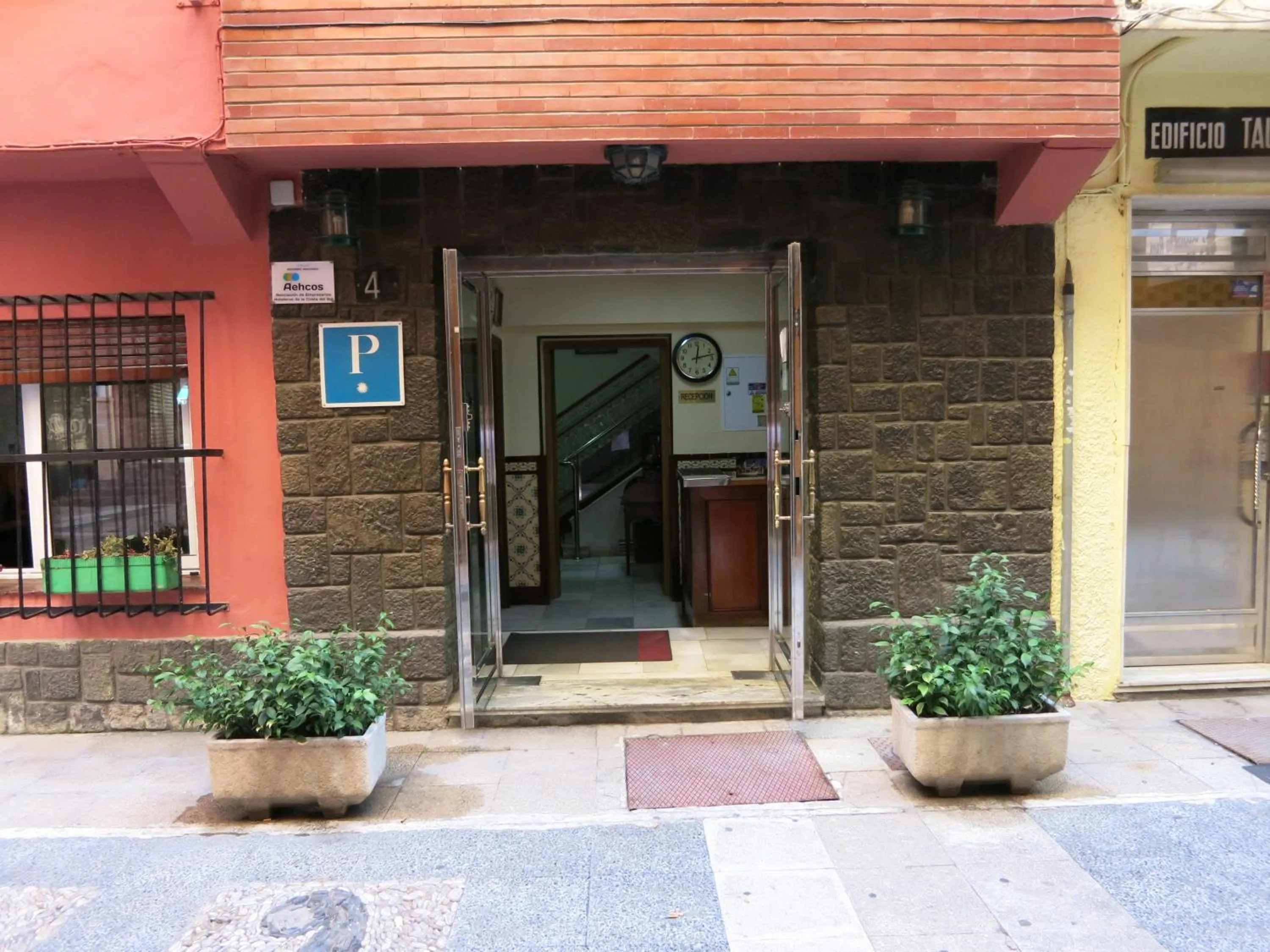 Facade/entrance in Hostal Guillot