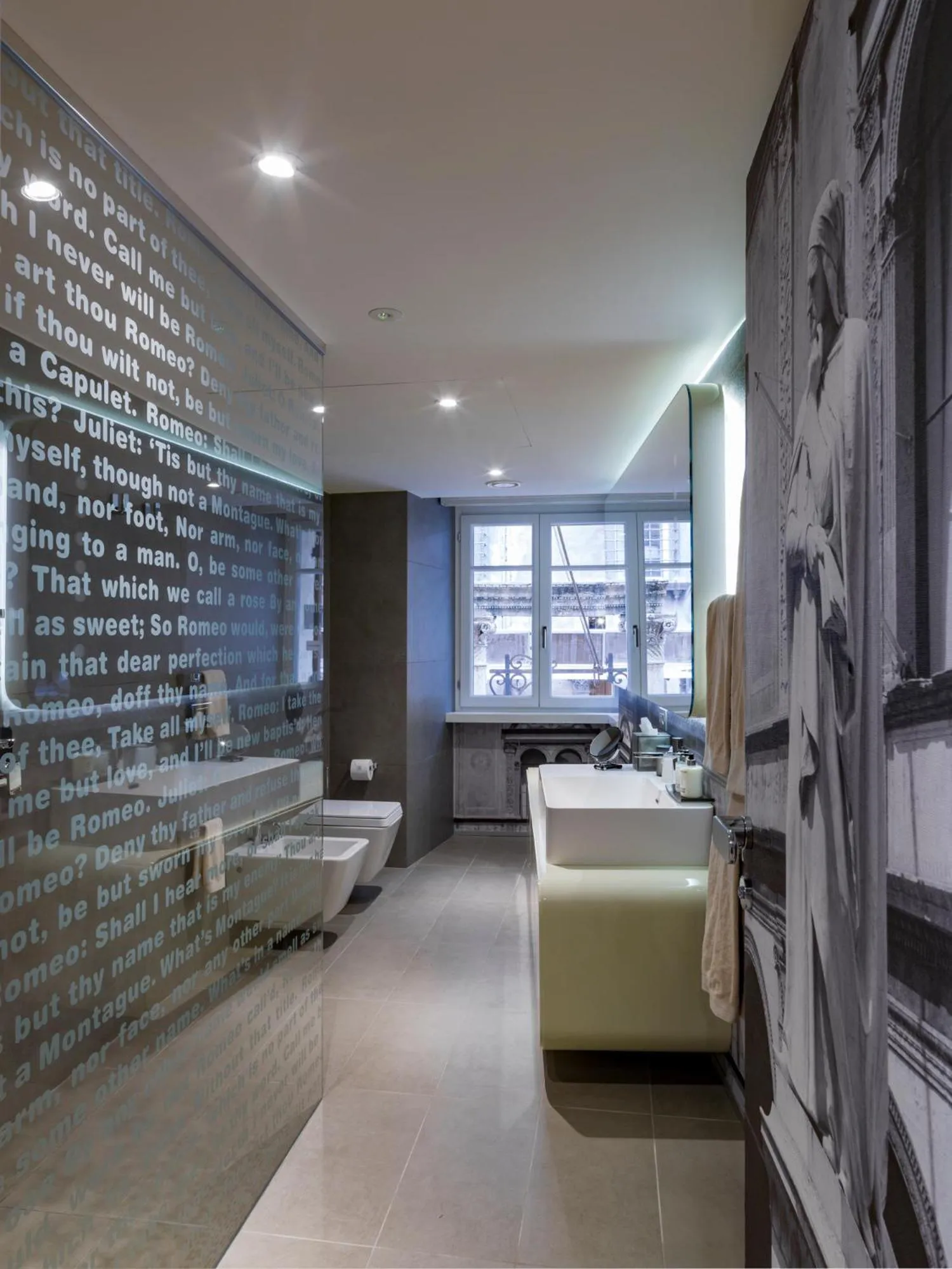 Bathroom, Bed in Lords of Verona Luxury Apartments