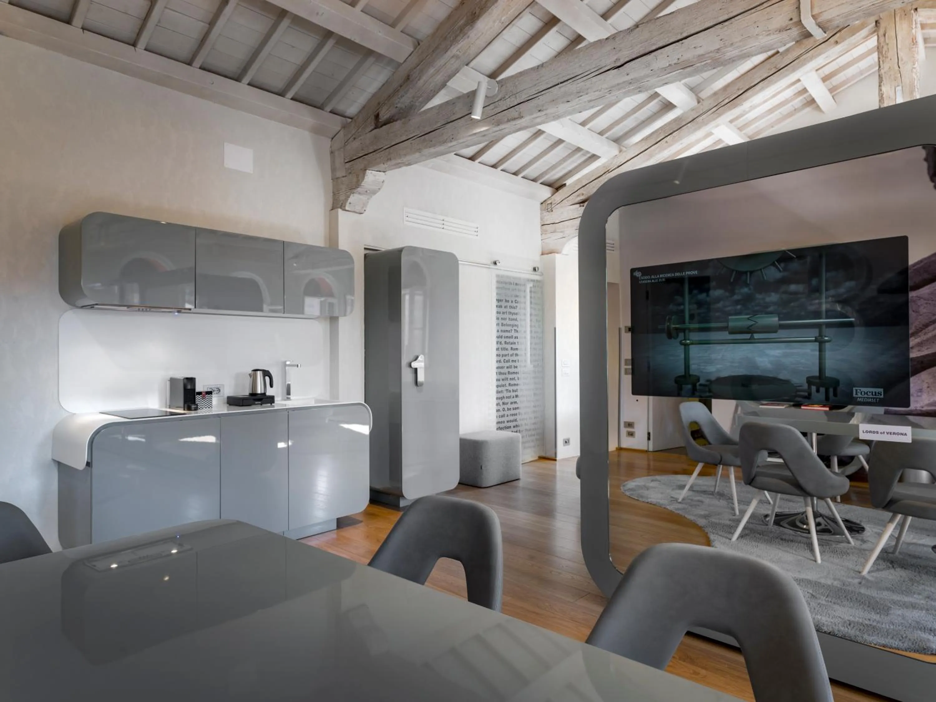 TV and multimedia in Lords of Verona Luxury Apartments