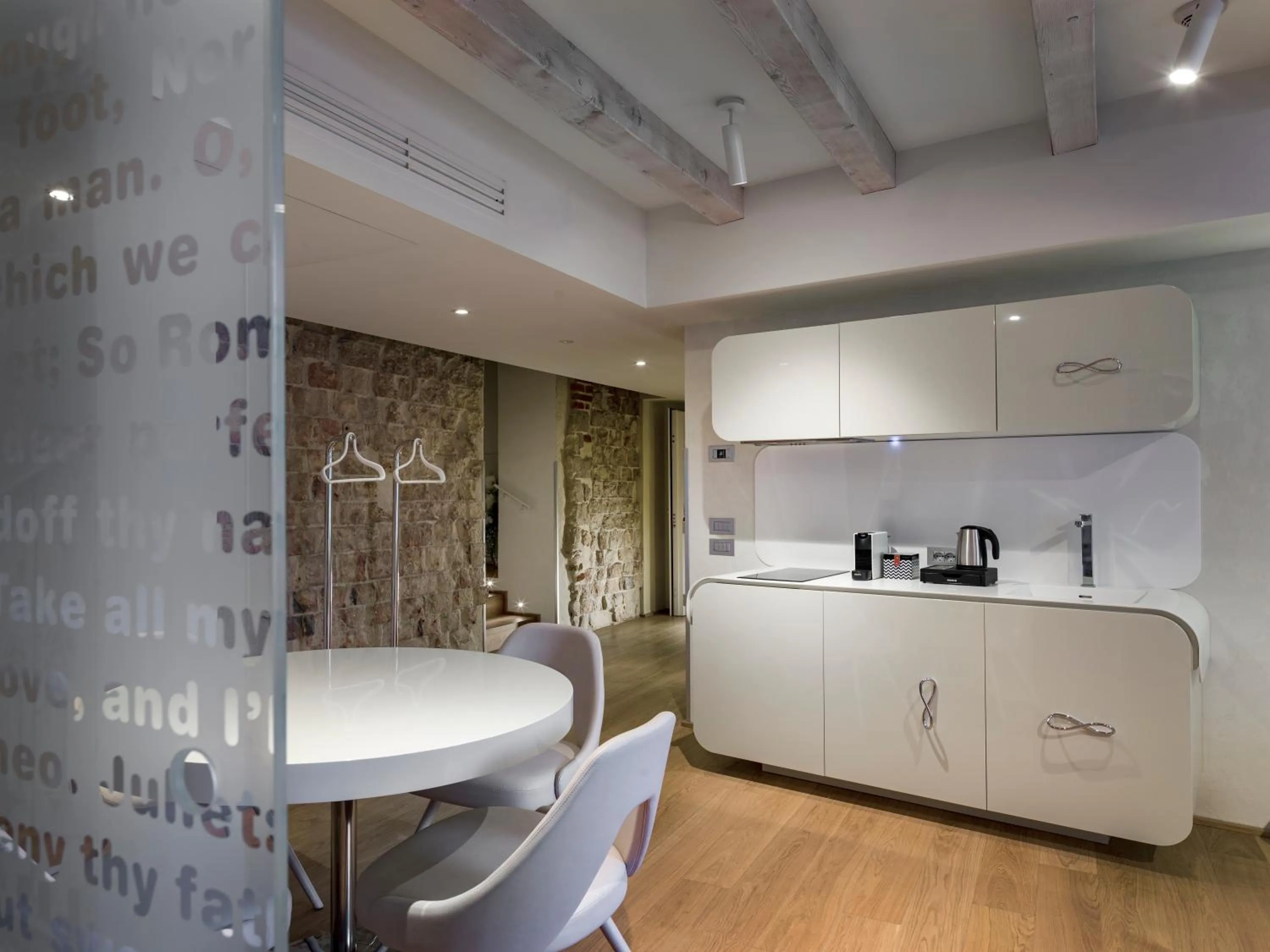 Kitchen or kitchenette in Lords of Verona Luxury Apartments