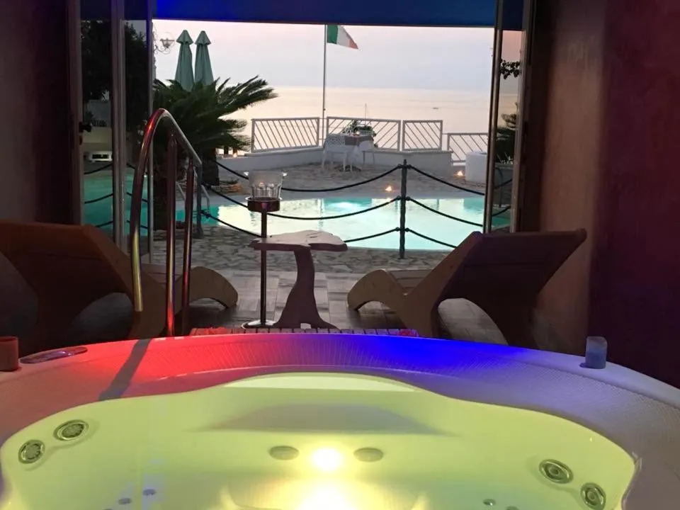 Hot Tub in La Porta del Mare