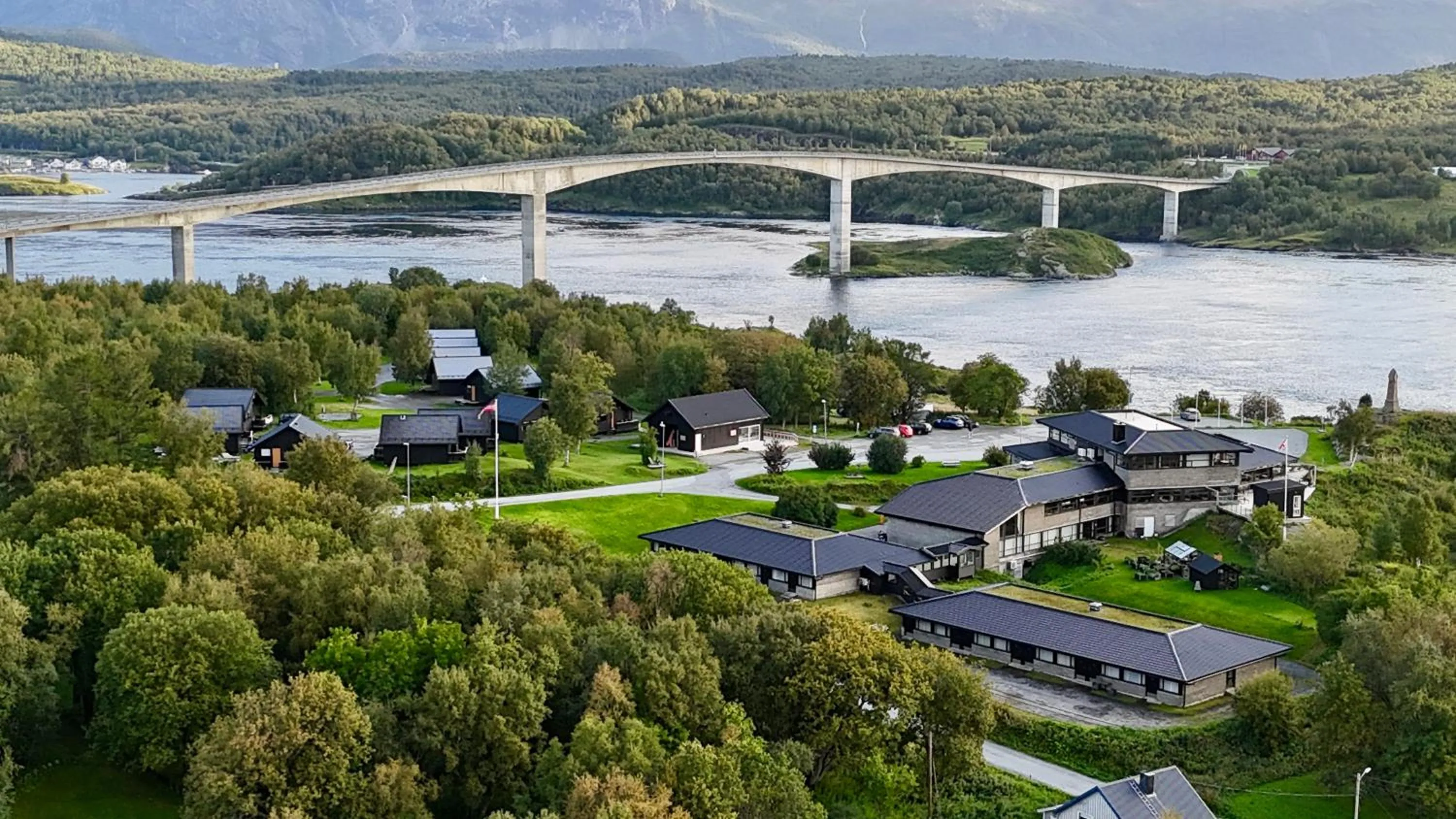 Property building in Saltstraumen Hotel og Fjordhytter
