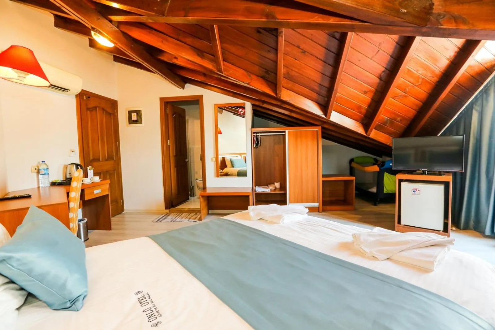 Photo of the whole room in Gocek Unlu Hotel