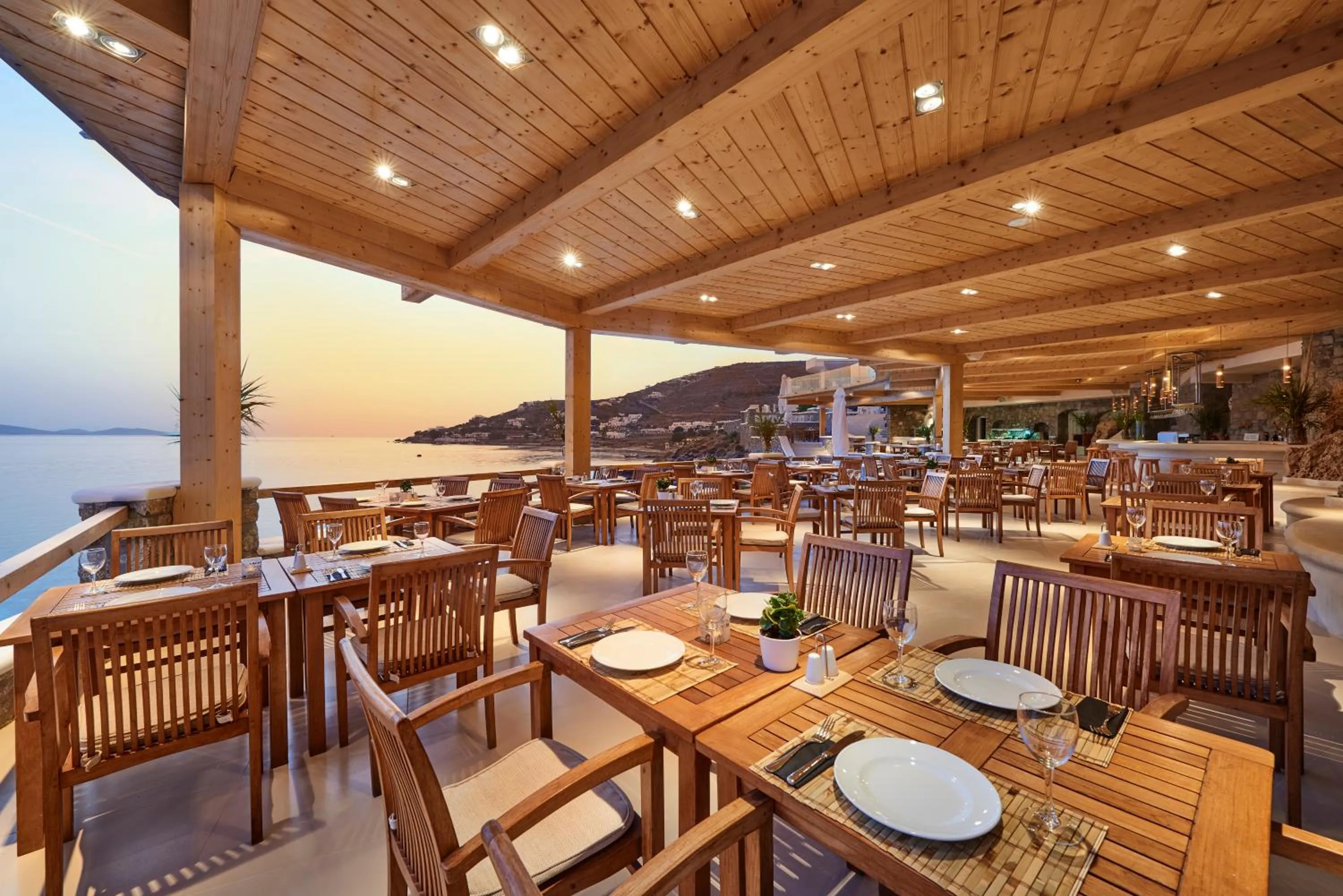 Restaurant/places to eat in Saint John Hotel Villas & Spa