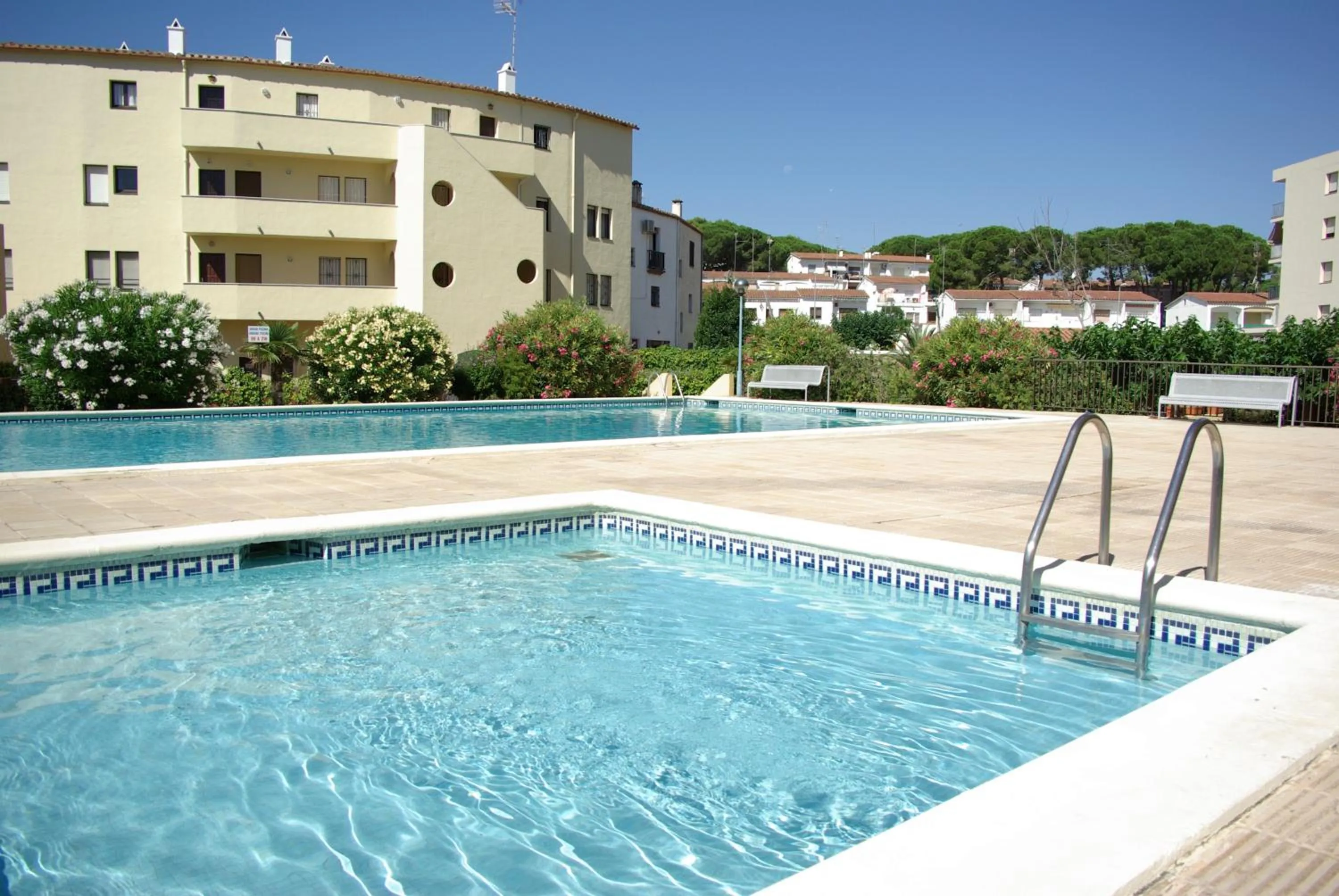 Pool view in MAR BLAU L'ESCALA