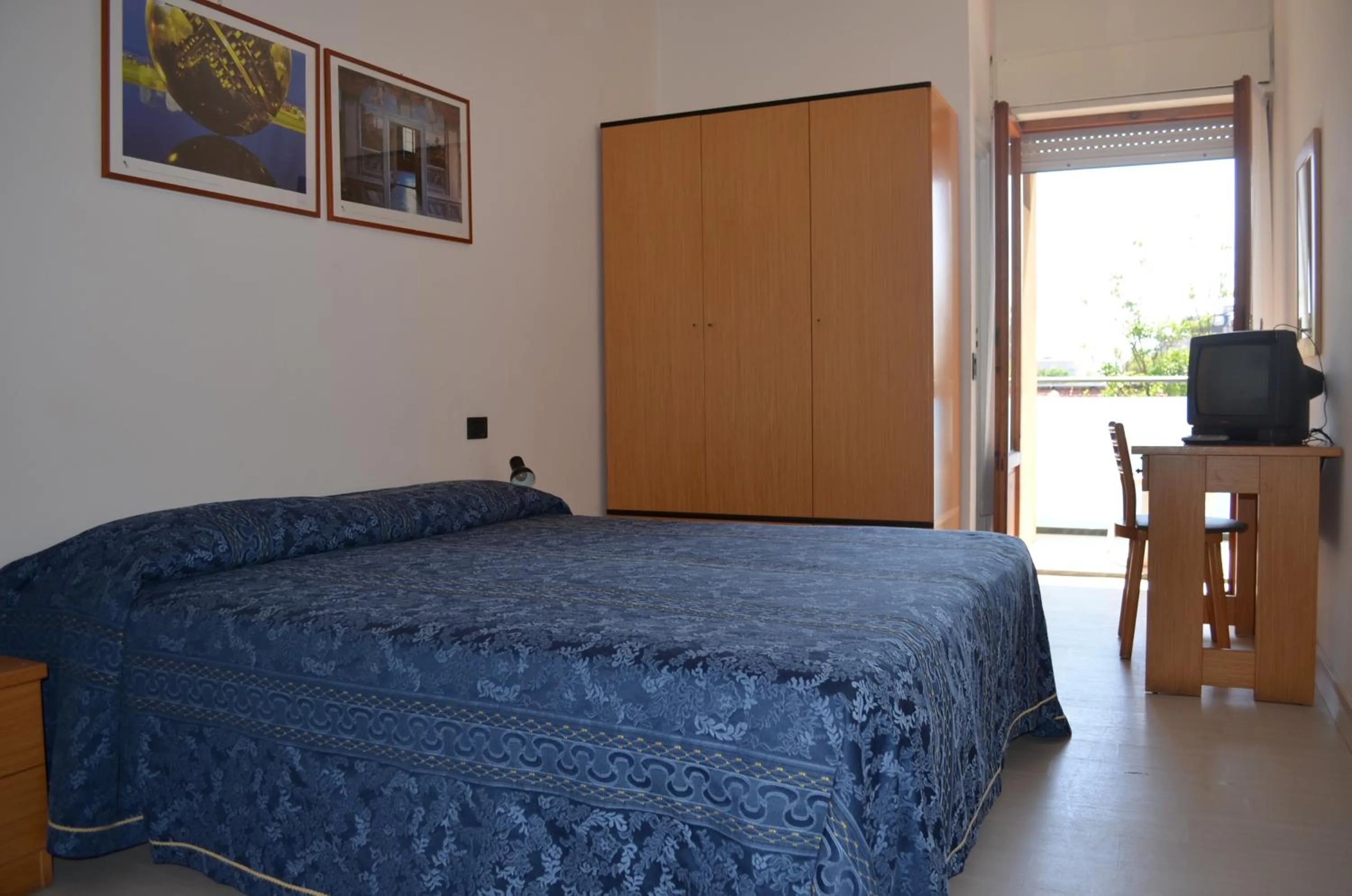 Bed in Hotel Capitol