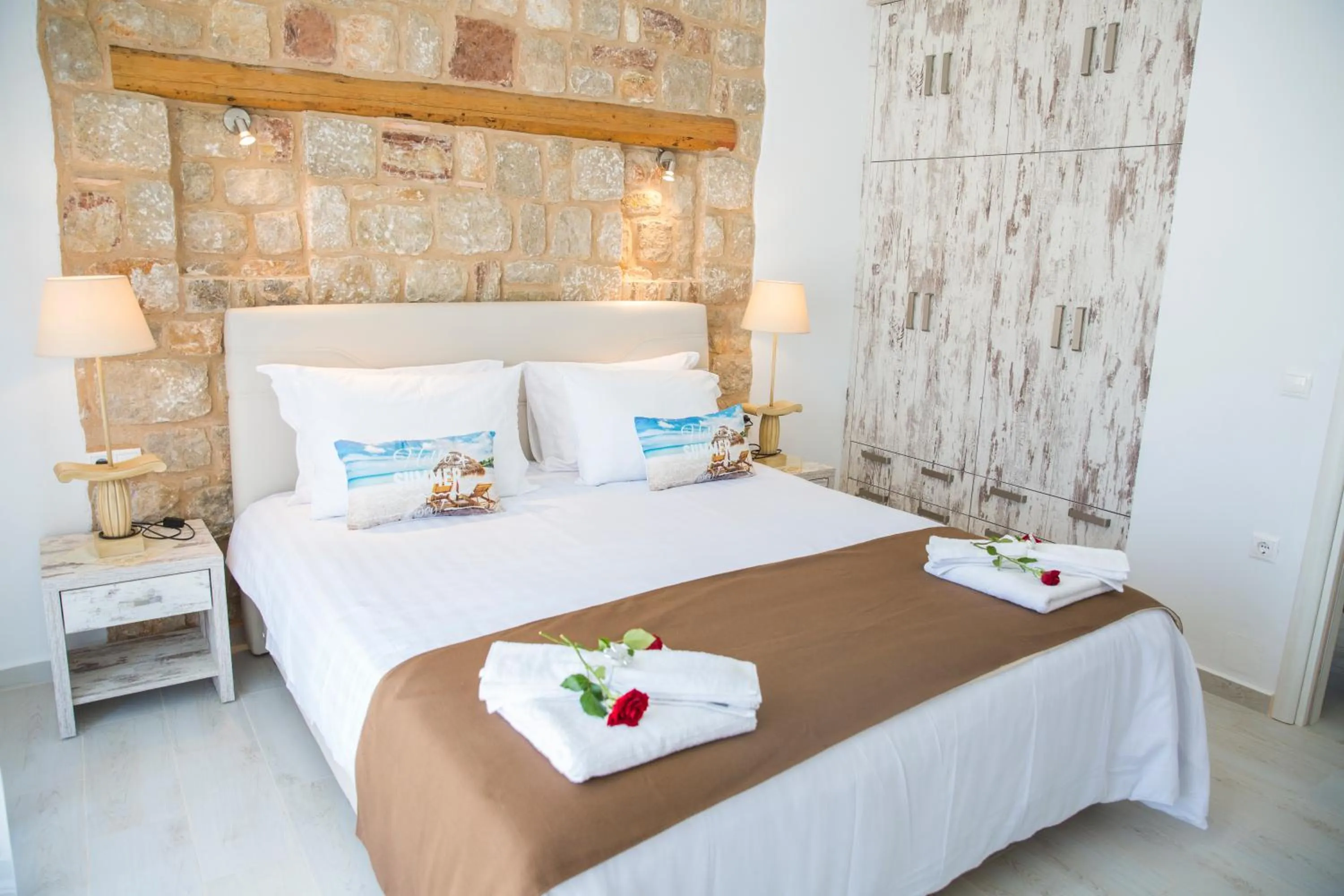 Bed in Haraki Stone Apartments