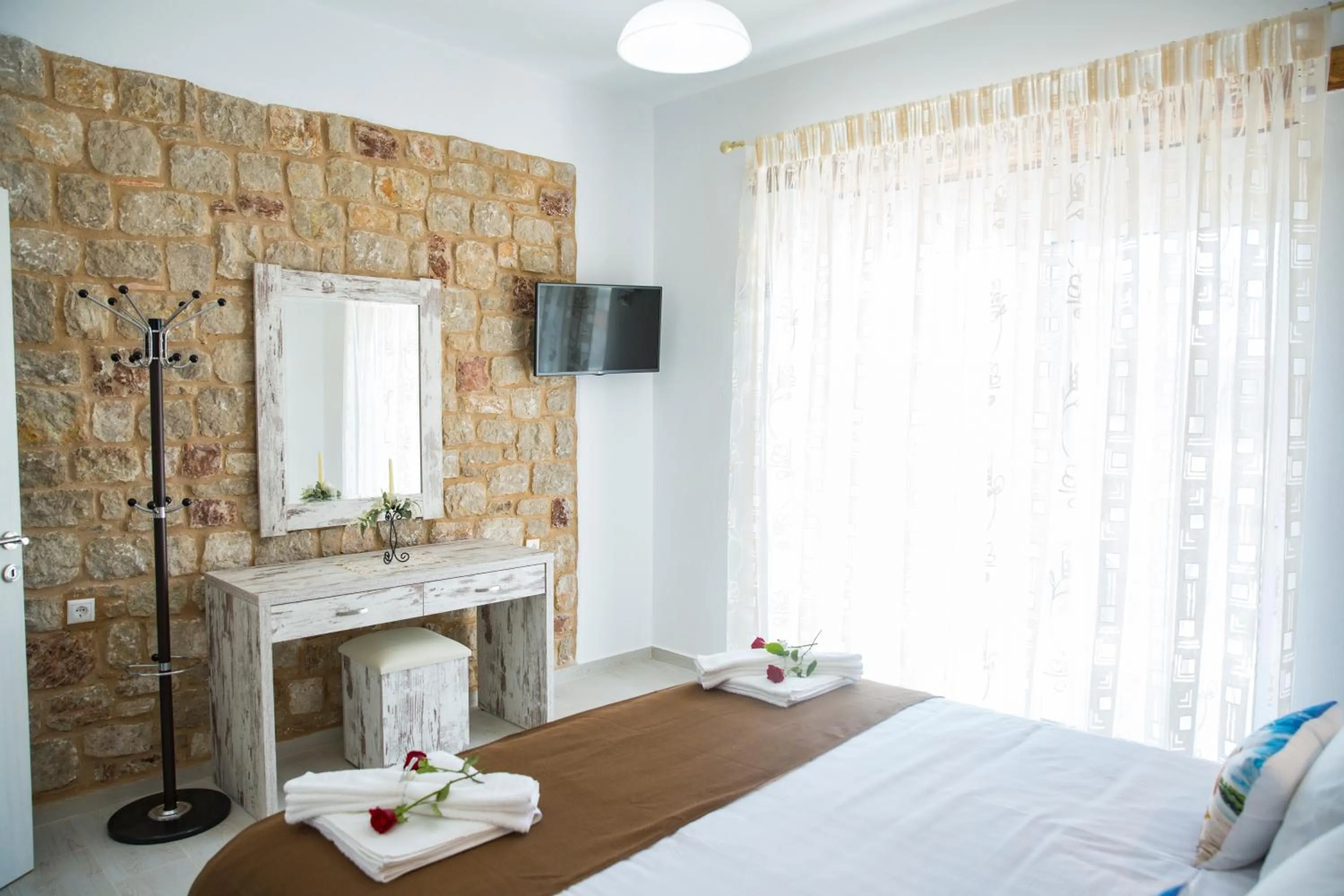 Bed in Haraki Stone Apartments