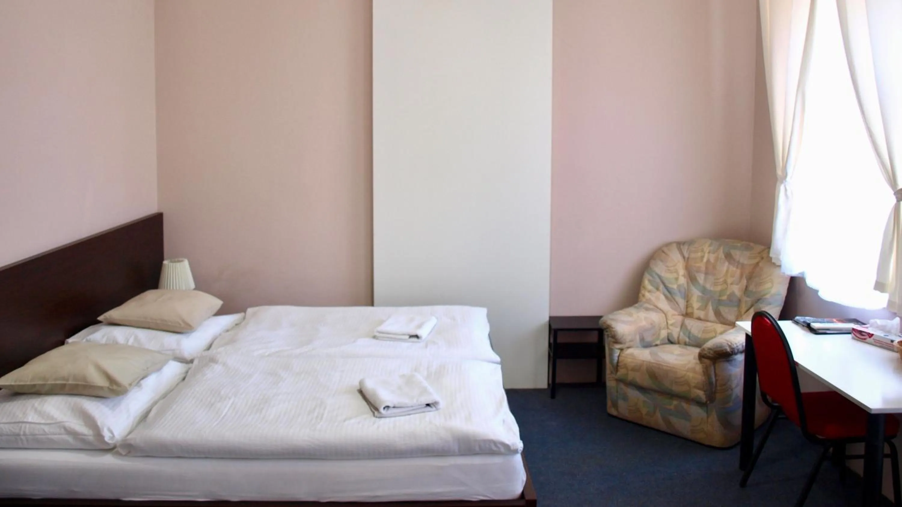 Photo of the whole room, Bed in Pension Village