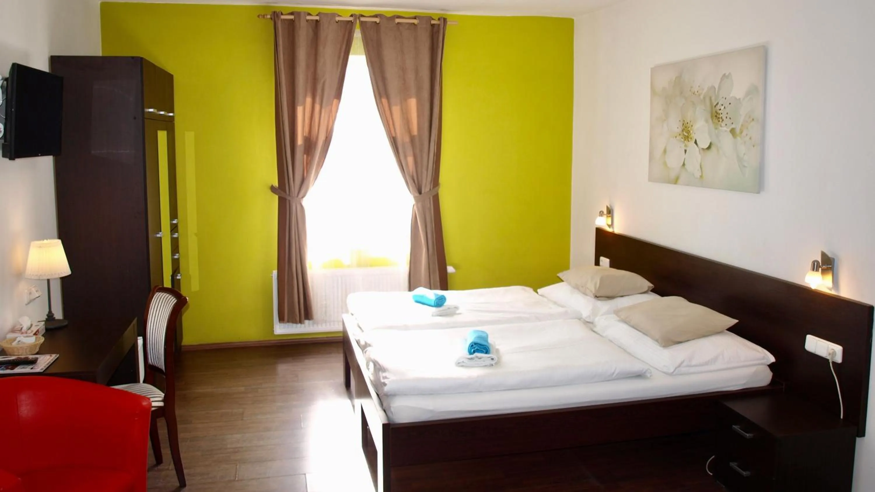 Photo of the whole room, Bed in Pension Village