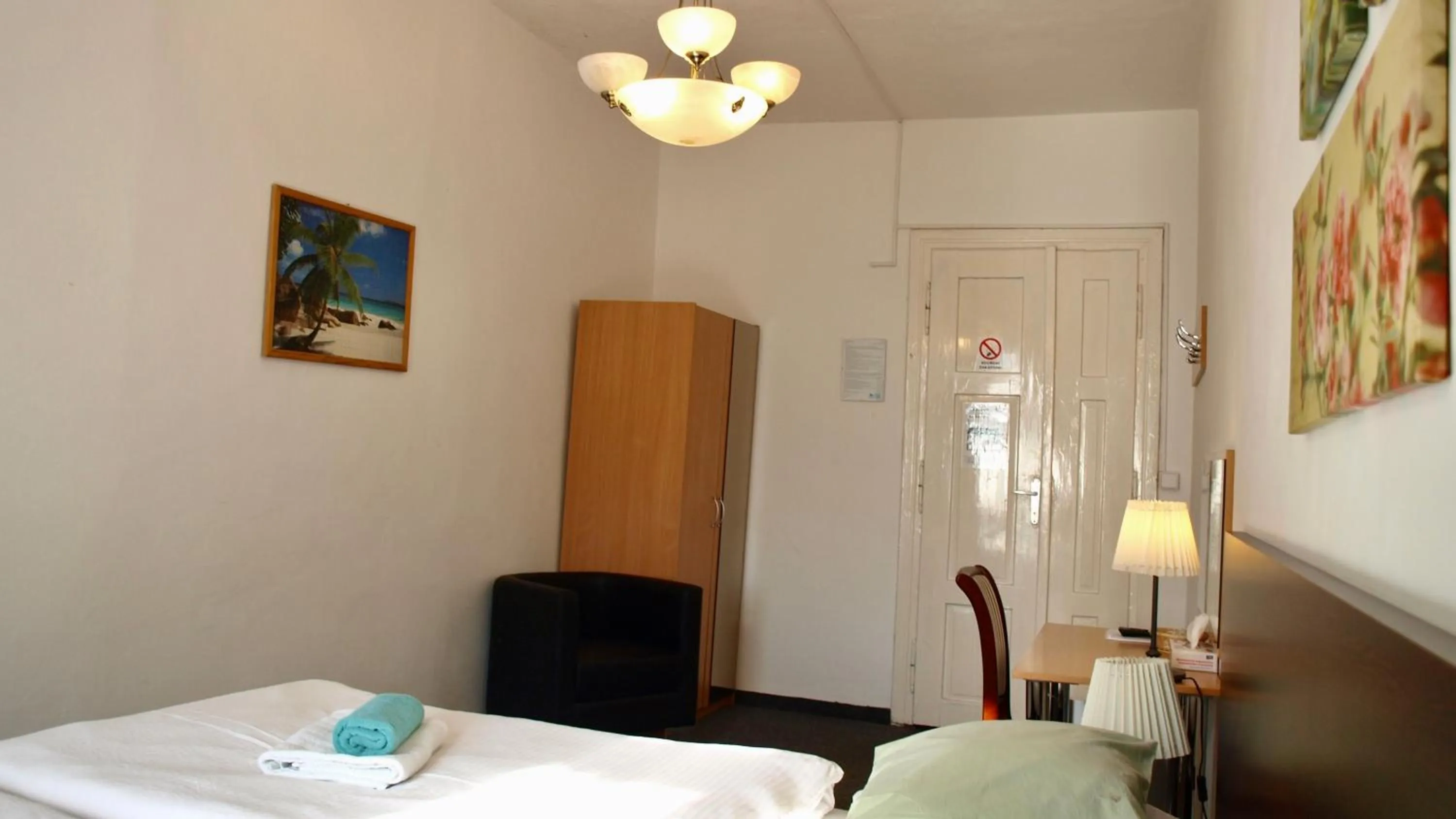 Photo of the whole room, Bed in Pension Village