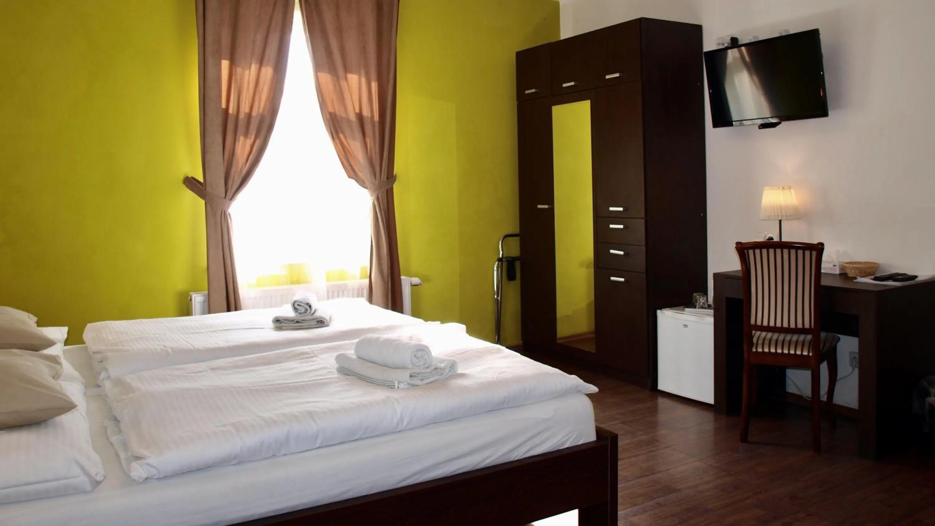 Photo of the whole room, Bed in Pension Village