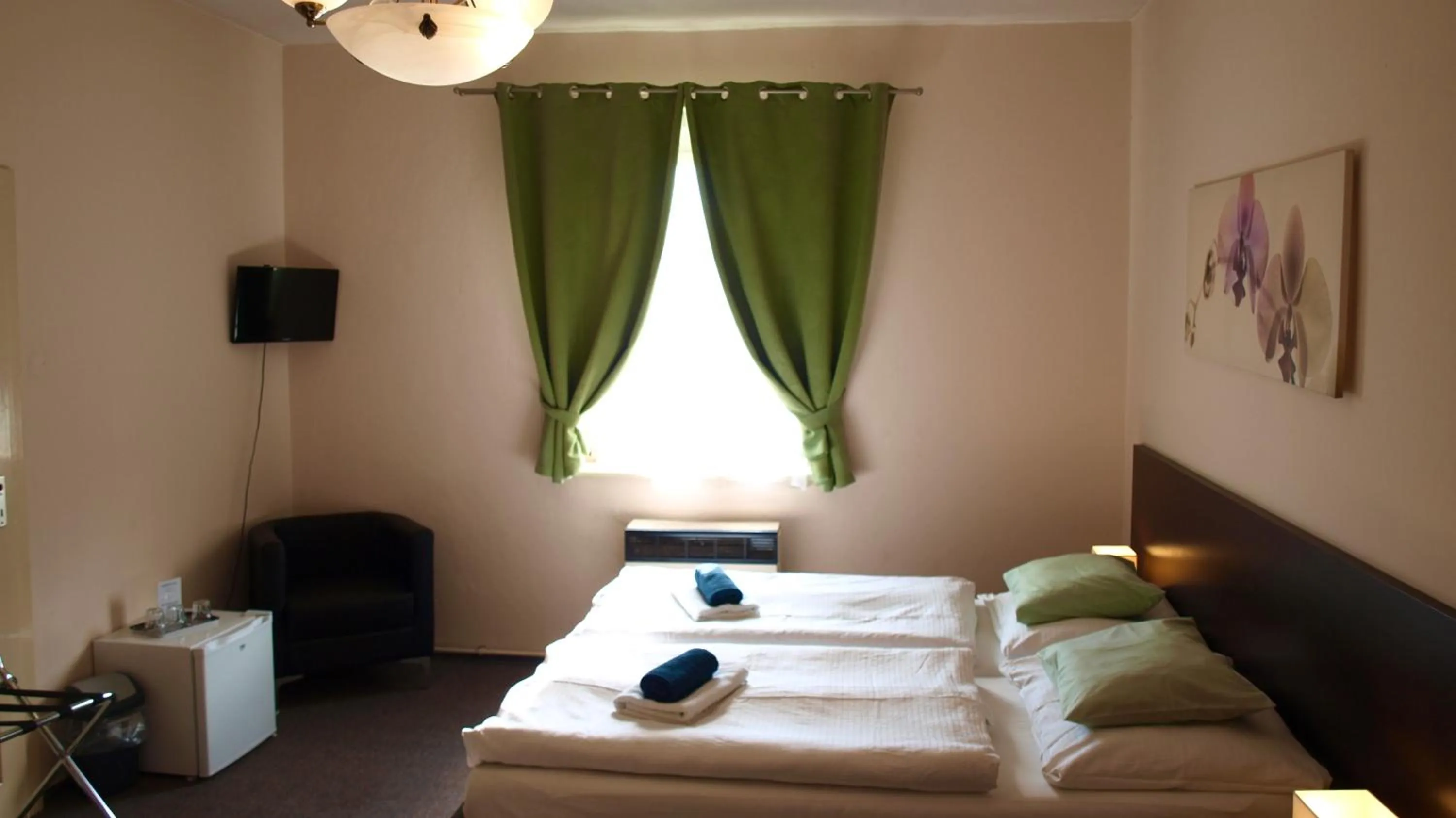 Photo of the whole room, Bed in Pension Village