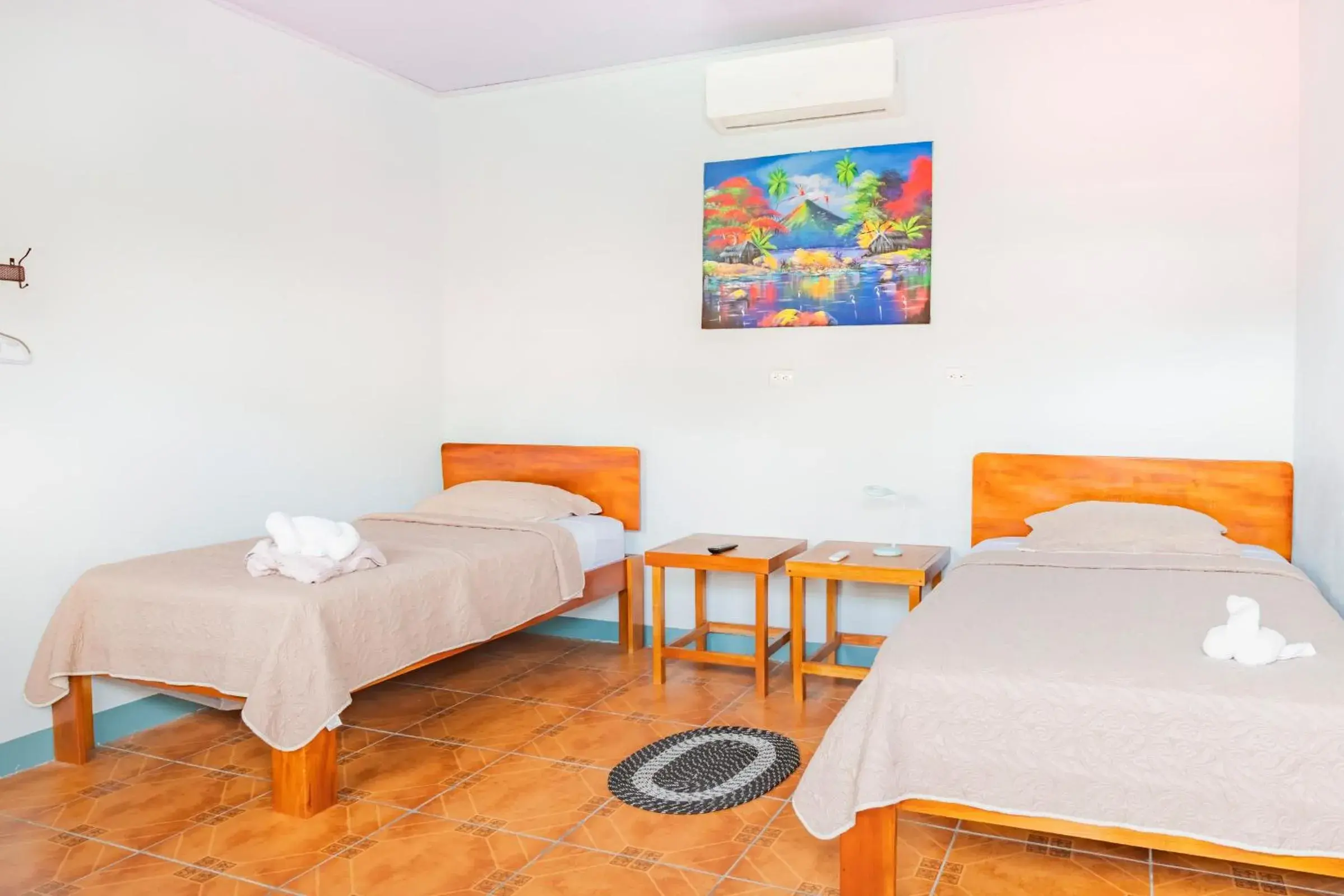 Economy Twin Room in Red Frog Rooms Economy Twin Room in Red Frog Rooms