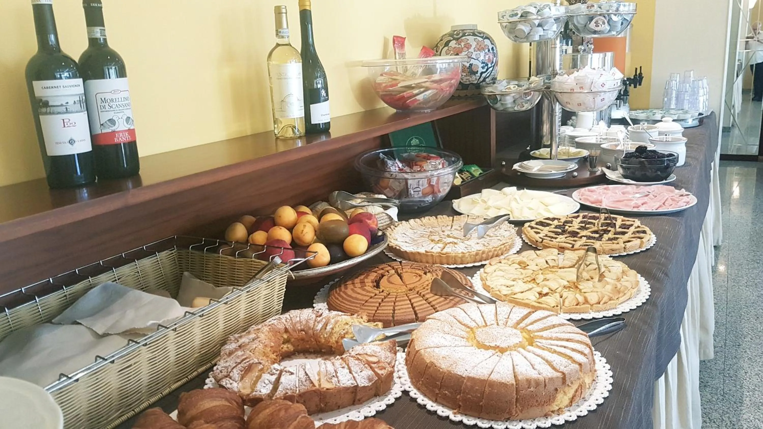 Buffet breakfast in Hotel Sayonara