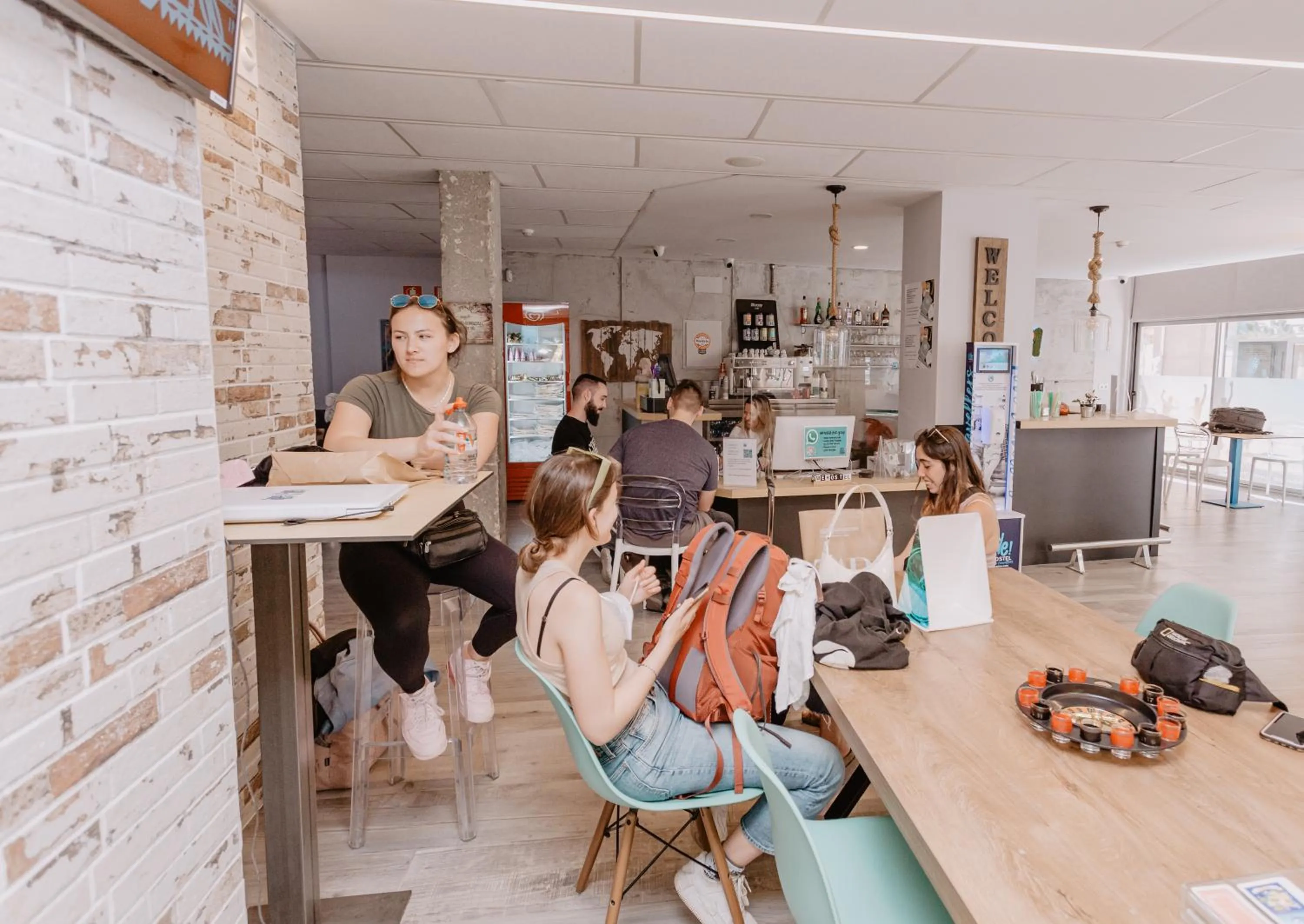 People in We Hostel Palma - Albergue