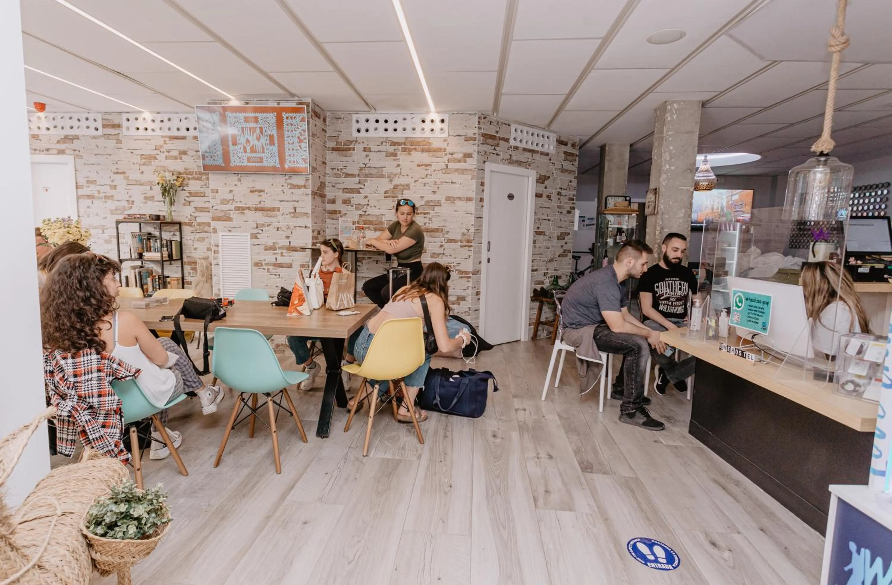 Lobby or reception in We Hostel Palma - Albergue