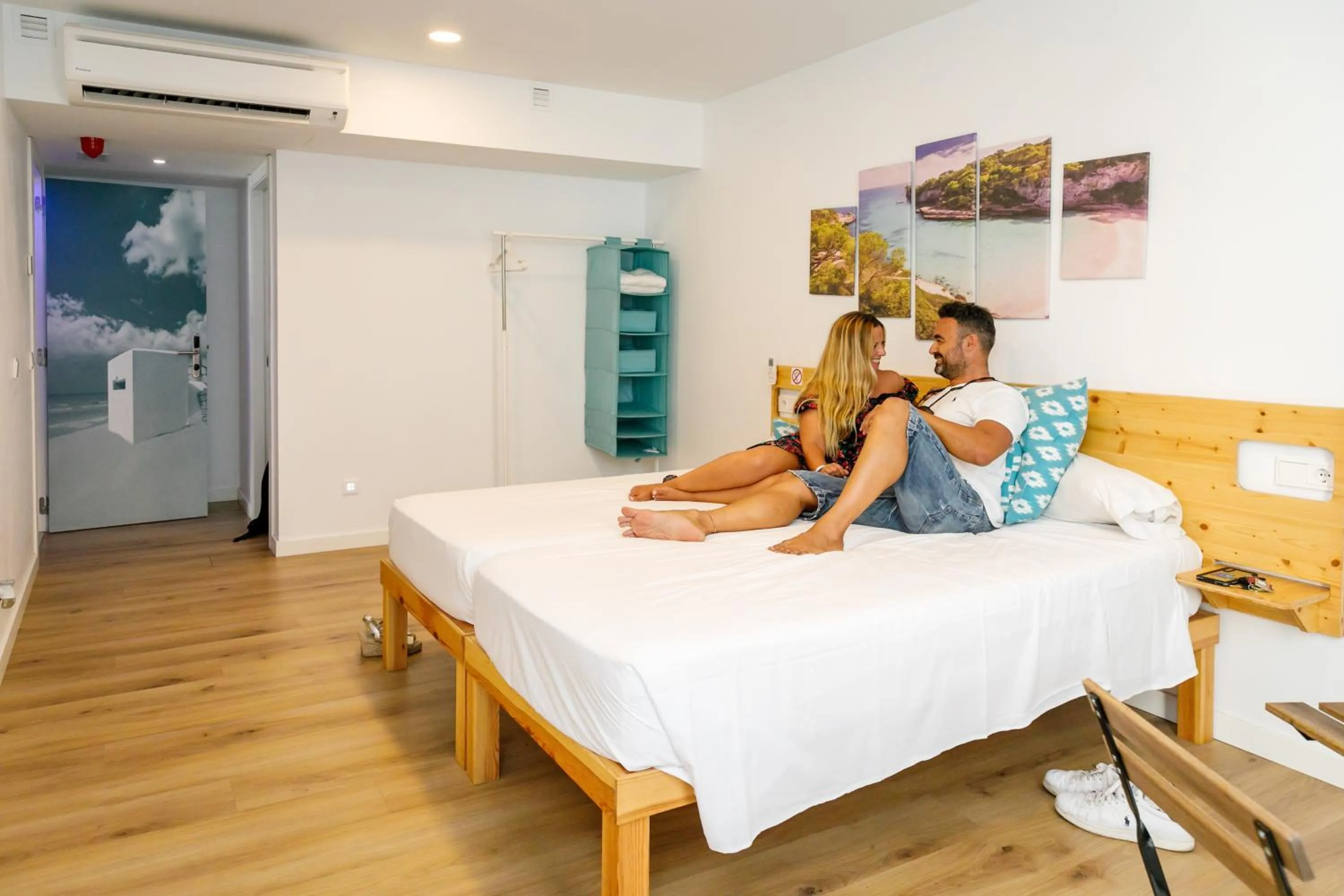 People in We Hostel Palma - Albergue