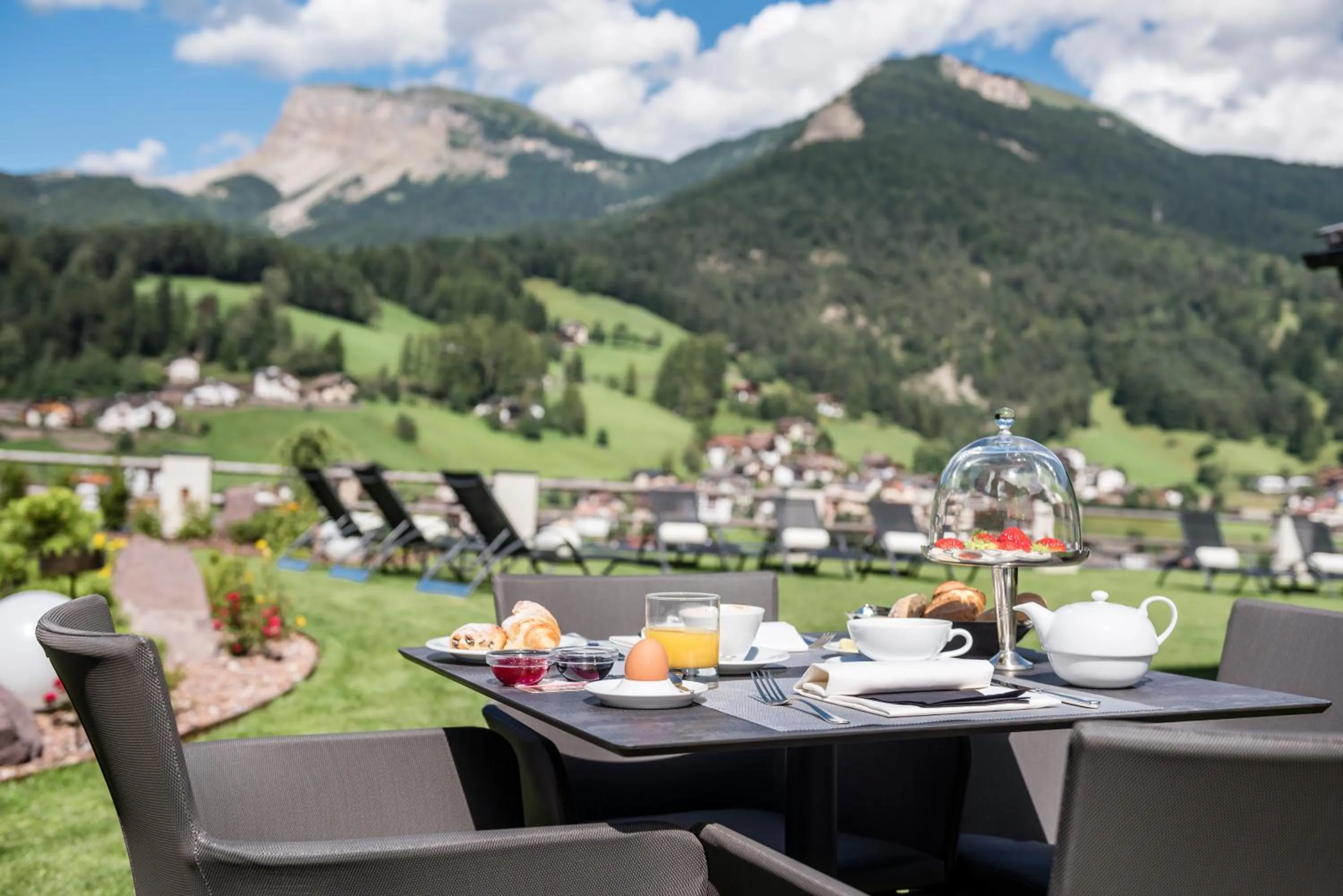Breakfast in Rainell Dolomites Retreat
