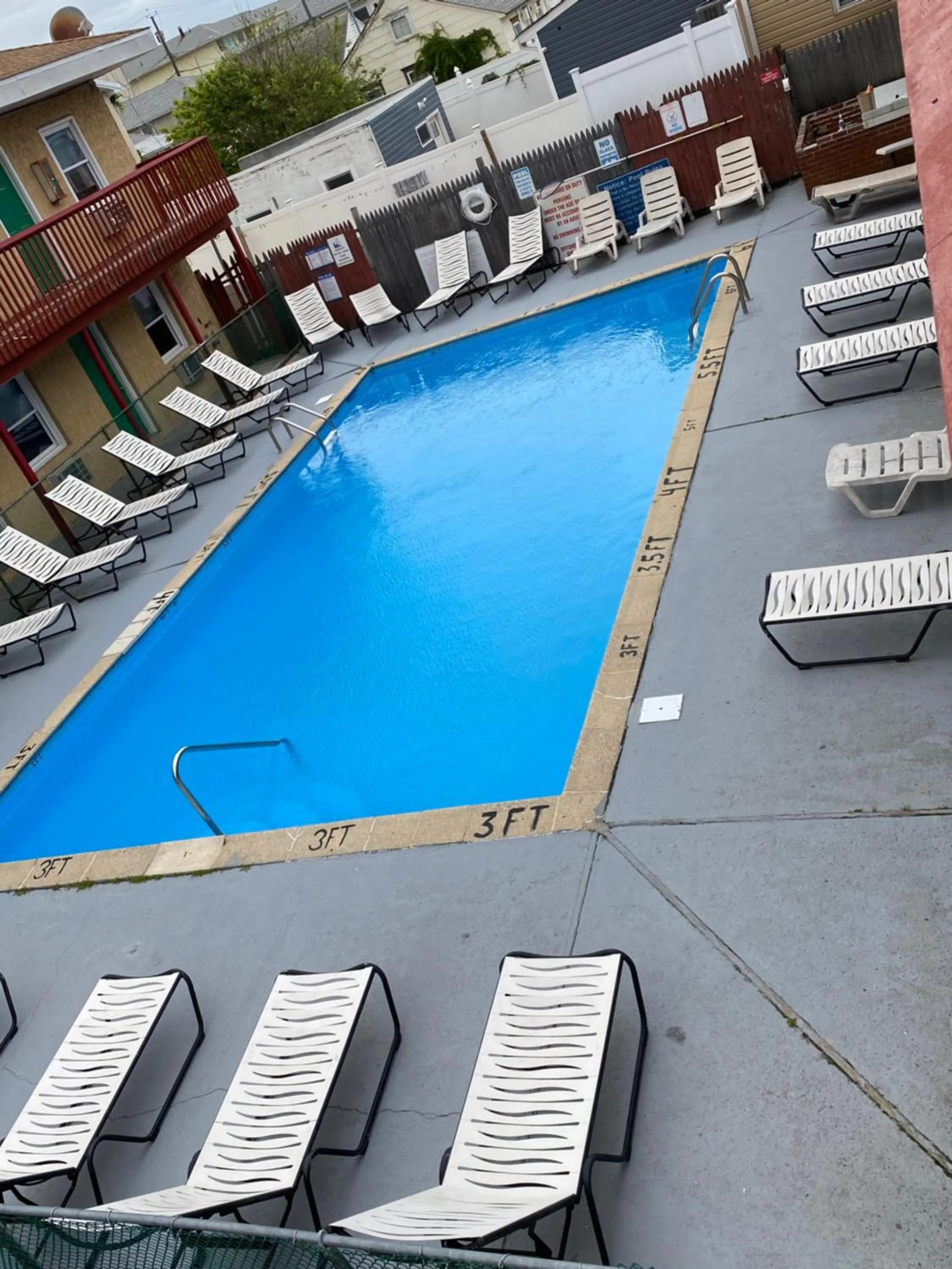 Pool view in Offshore Motel
