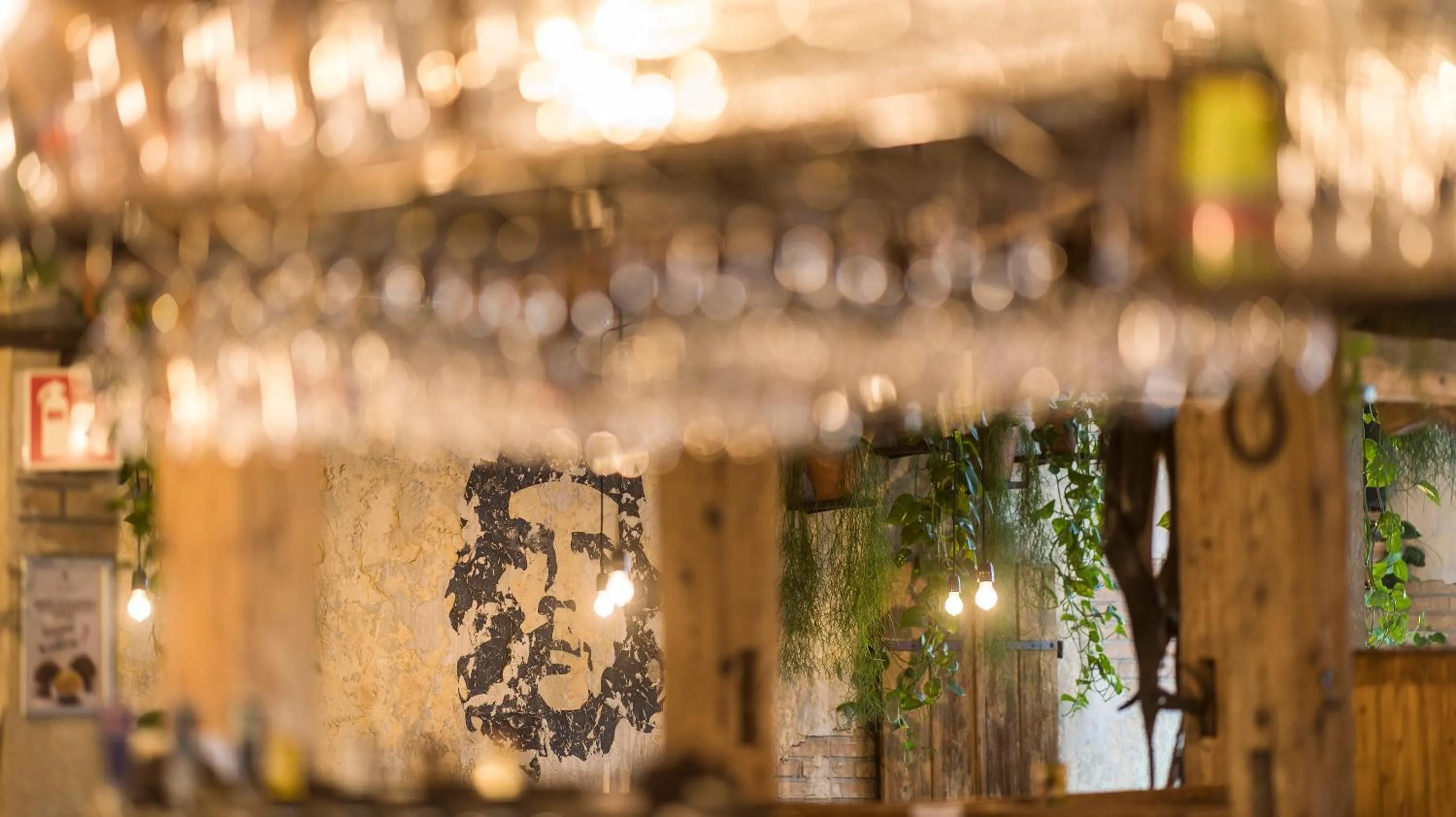 Restaurant/places to eat in Hotel 2B