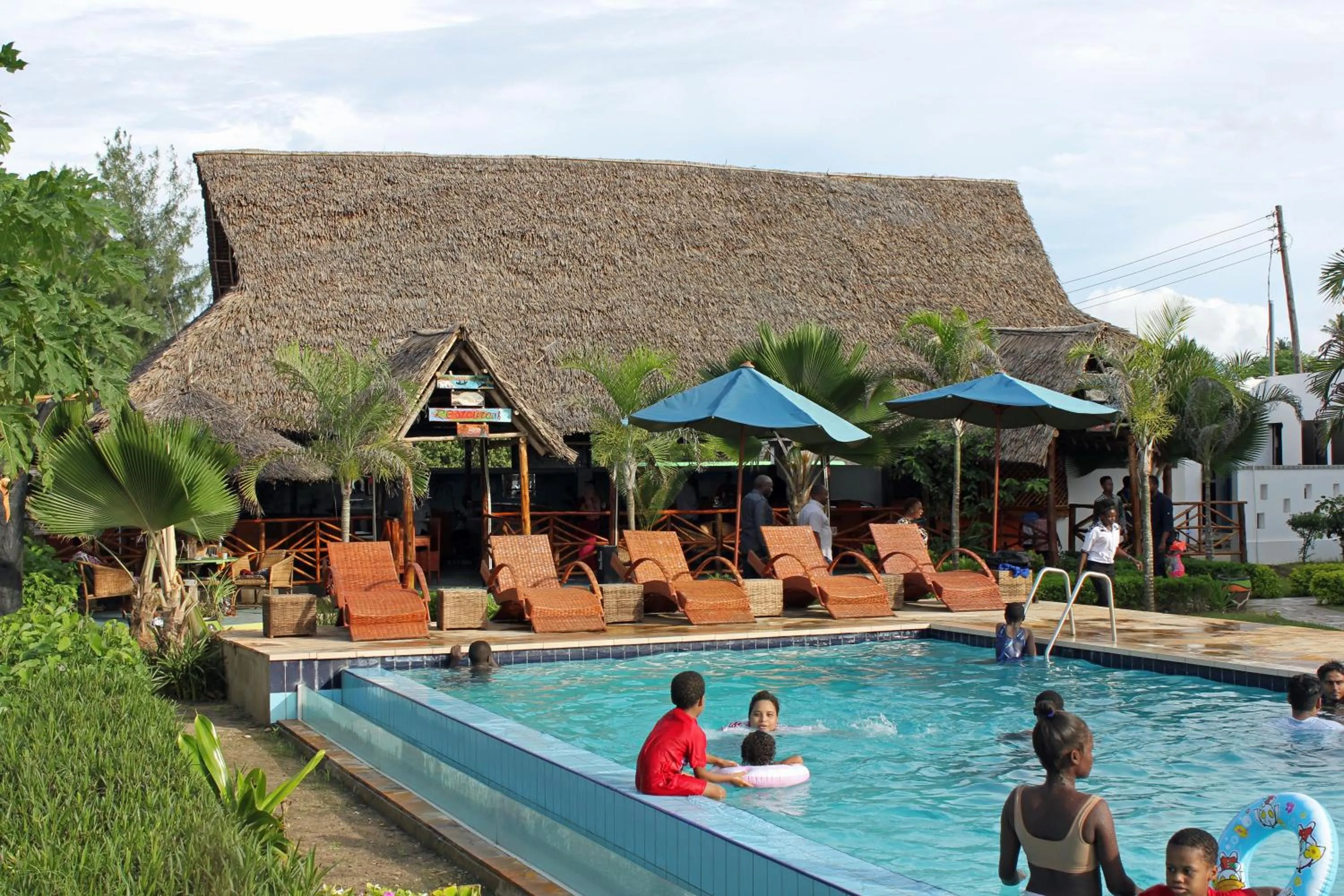 People in Villa Dahl Beach Resort