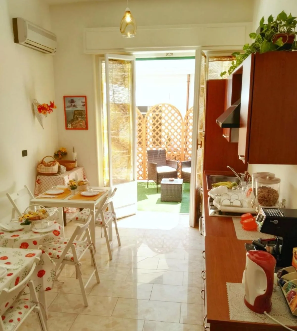 Communal kitchen in B&B Main Street