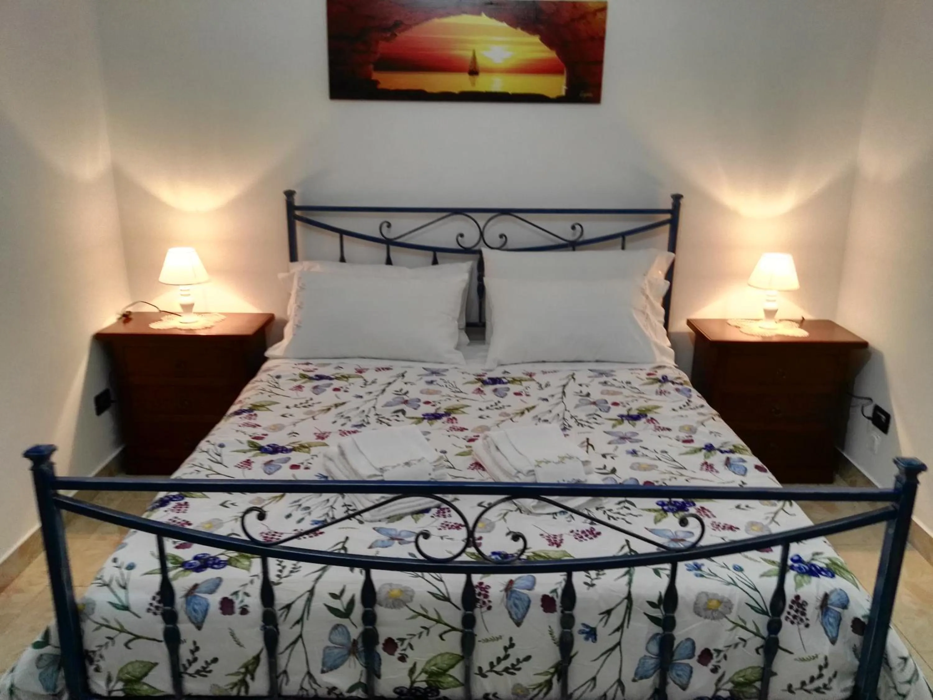 Photo of the whole room, Bed in B&B Main Street