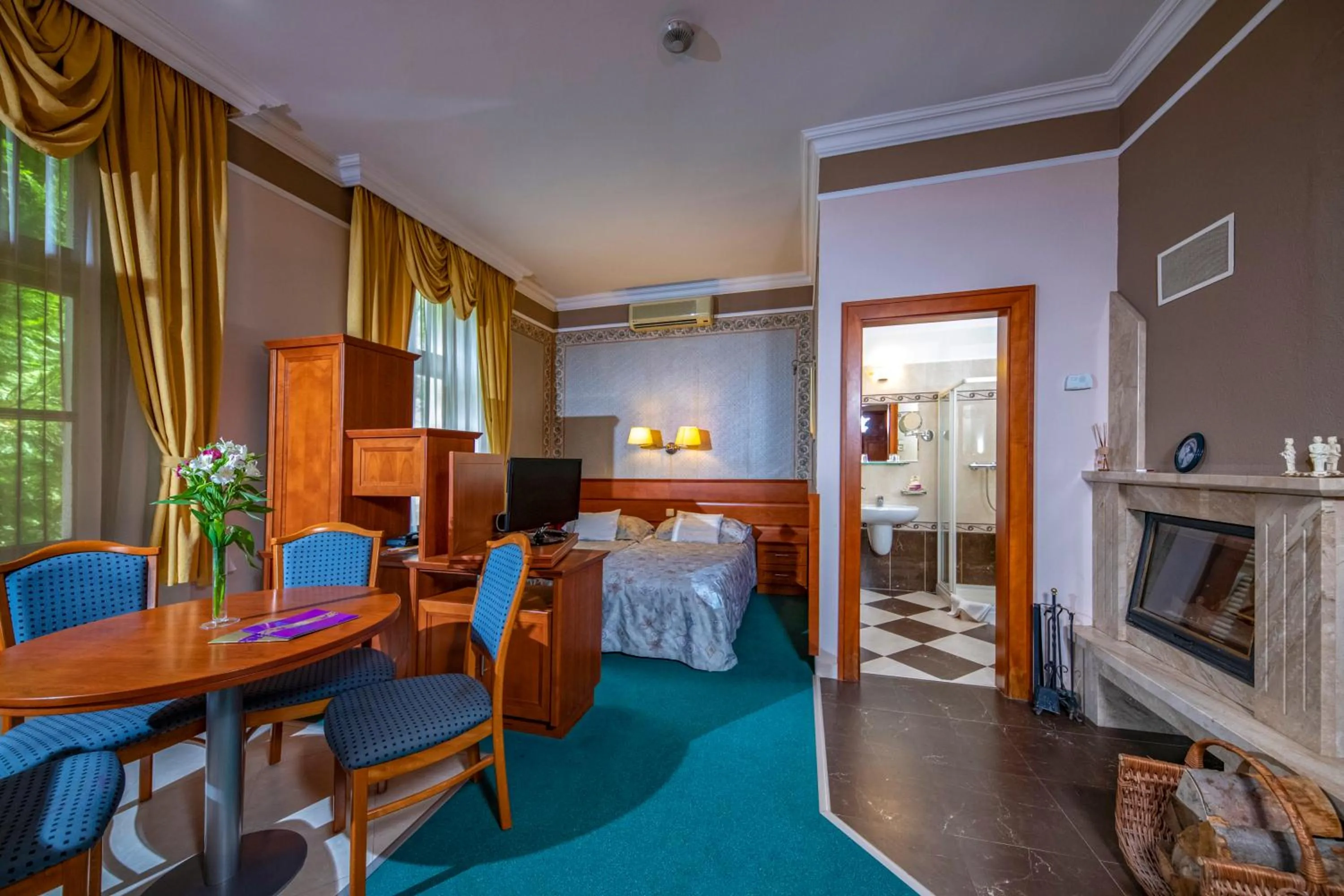 Bathroom, Bed in Betekints Wellness Hotel