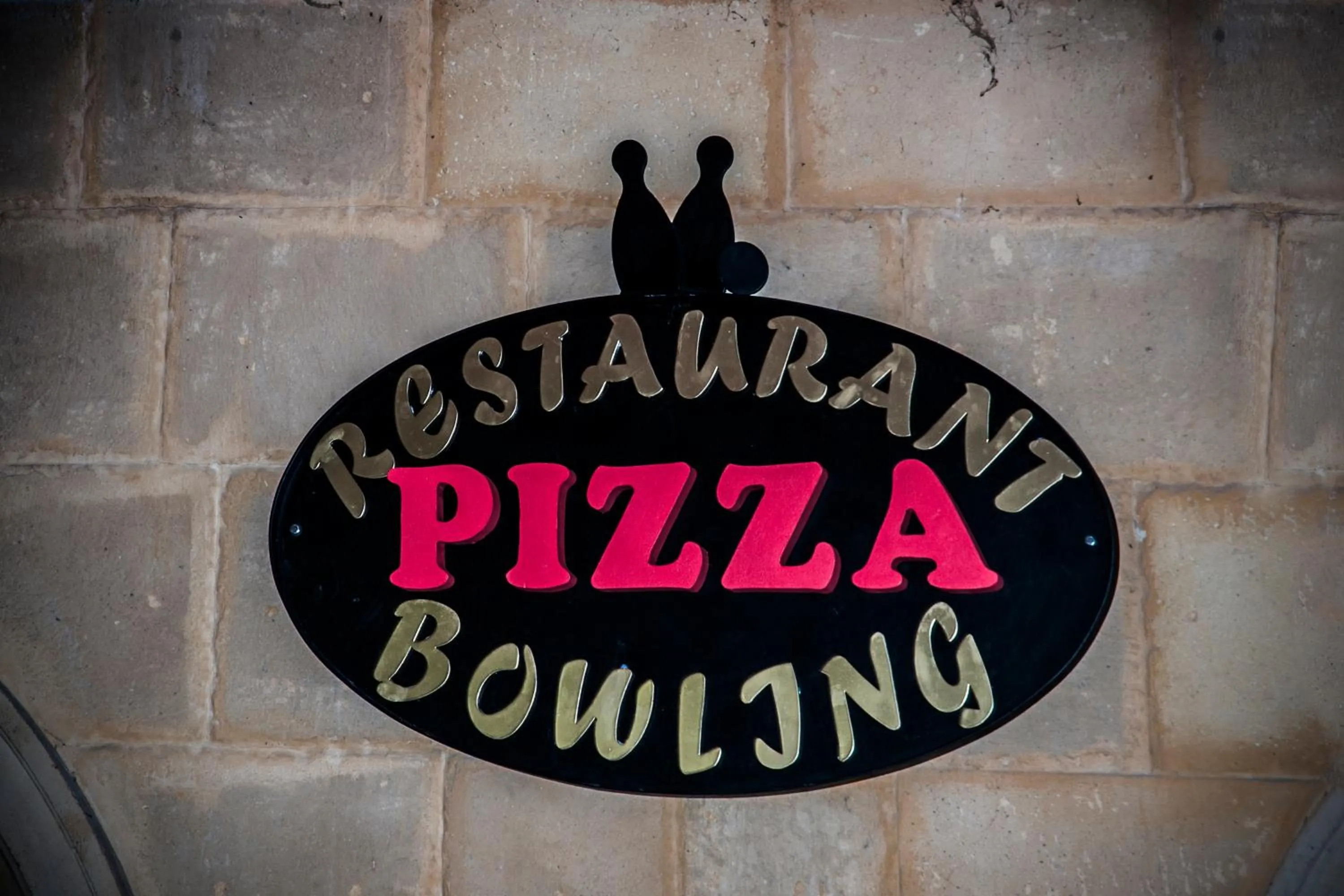 Restaurant/places to eat in Hotel Bow Garden